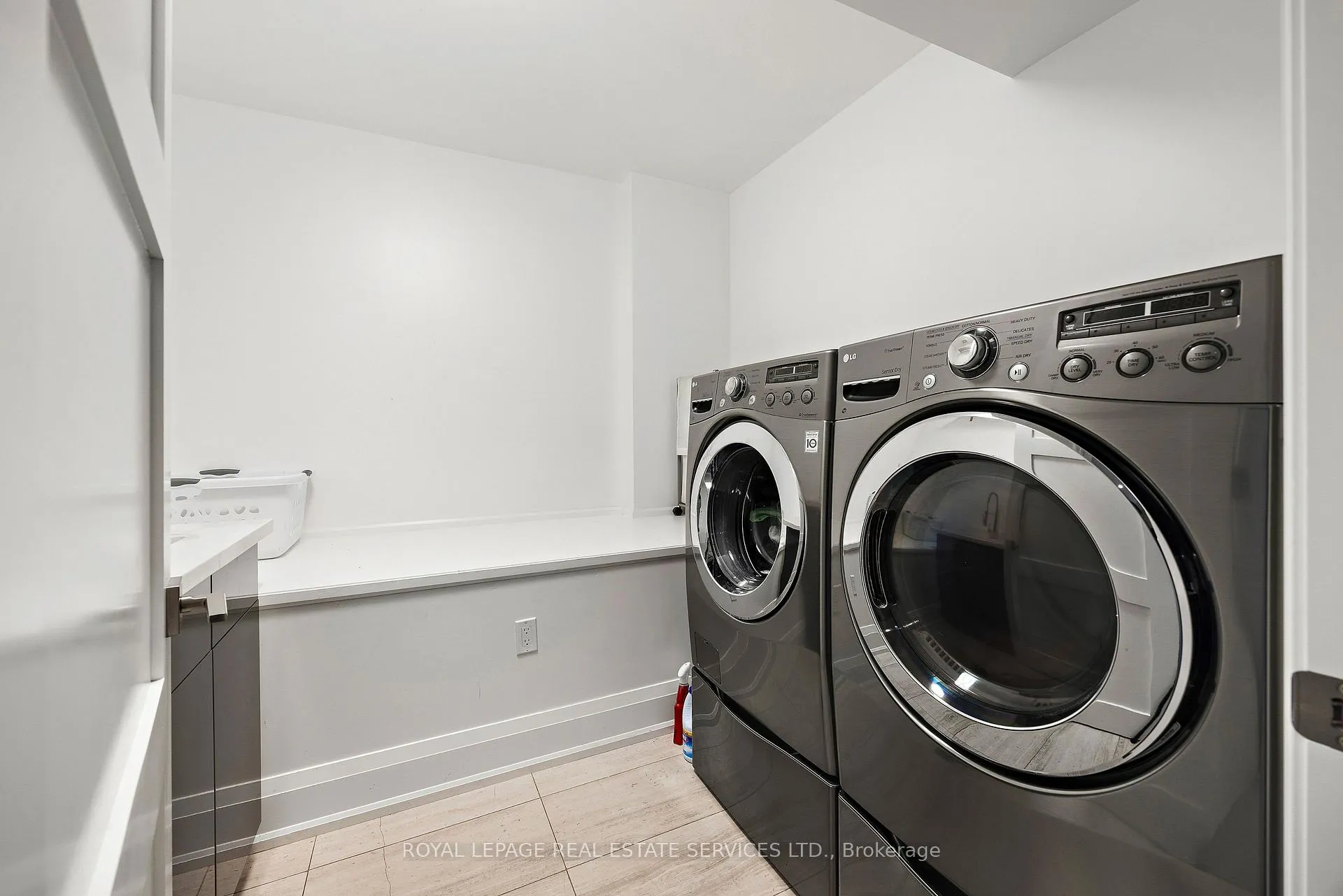 Photo 34 of 55 Stibbard Avenue, Toronto, Mount Pleasant East — HOMEH