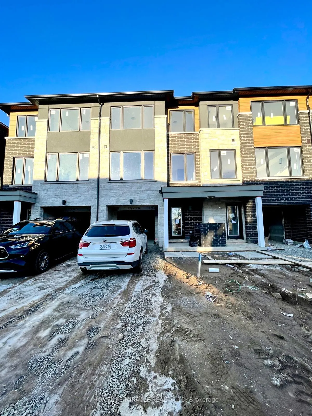 Photo 2 of 87 Windtree Way, Halton Hills, Georgetown — HOMEH