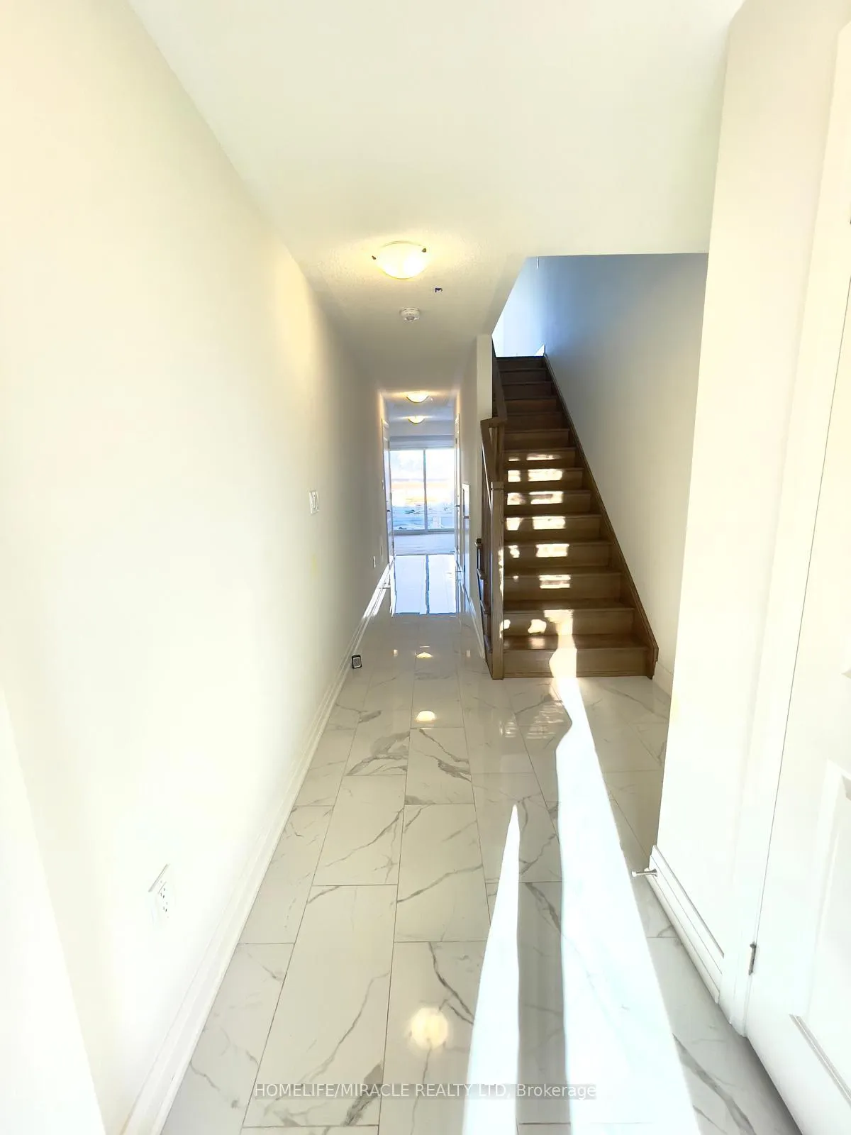 Photo 3 of 87 Windtree Way, Halton Hills, Georgetown — HOMEH
