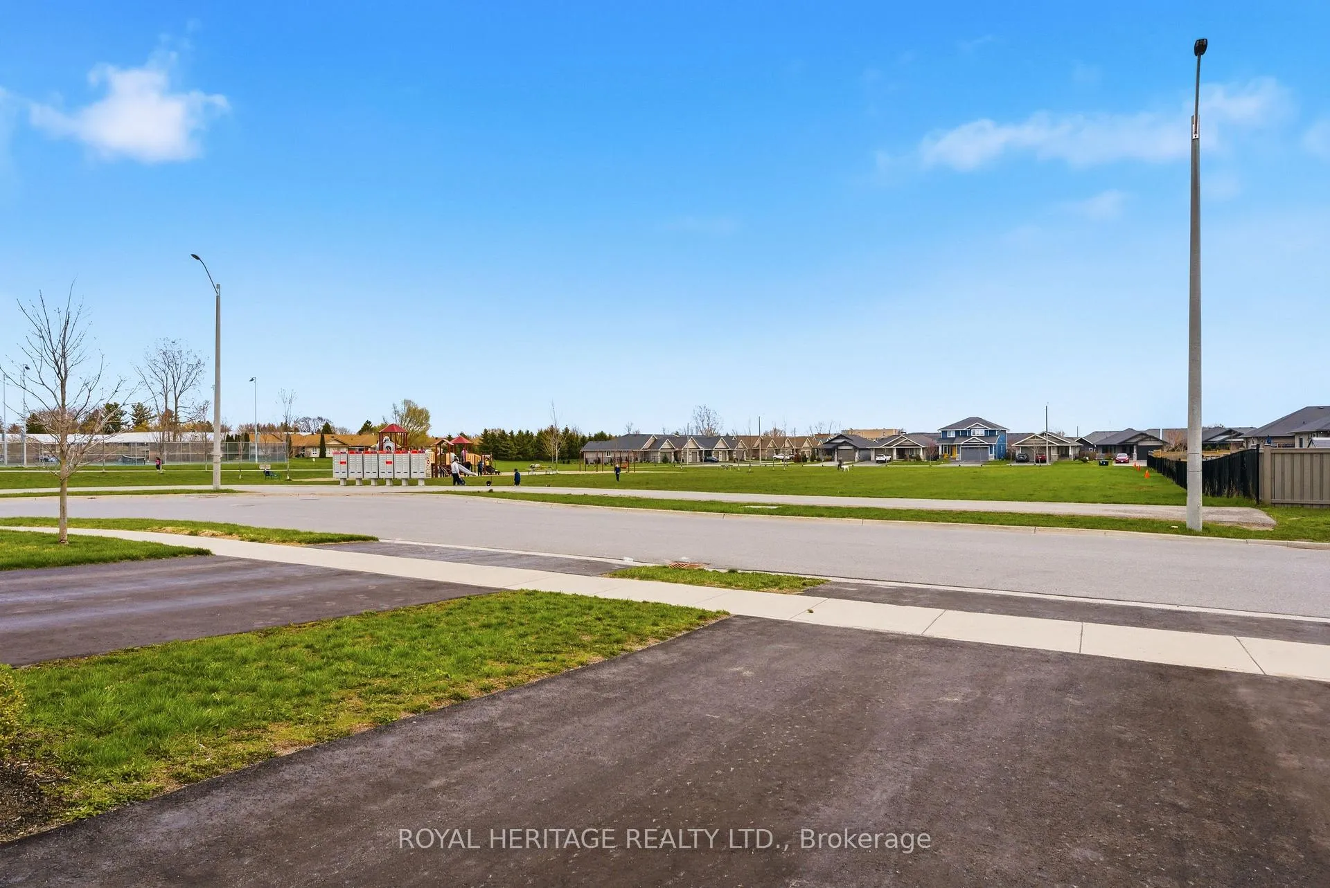 Photo 4 of 10 Sandhu Crescent, Belleville, Belleville Ward — HOMEH