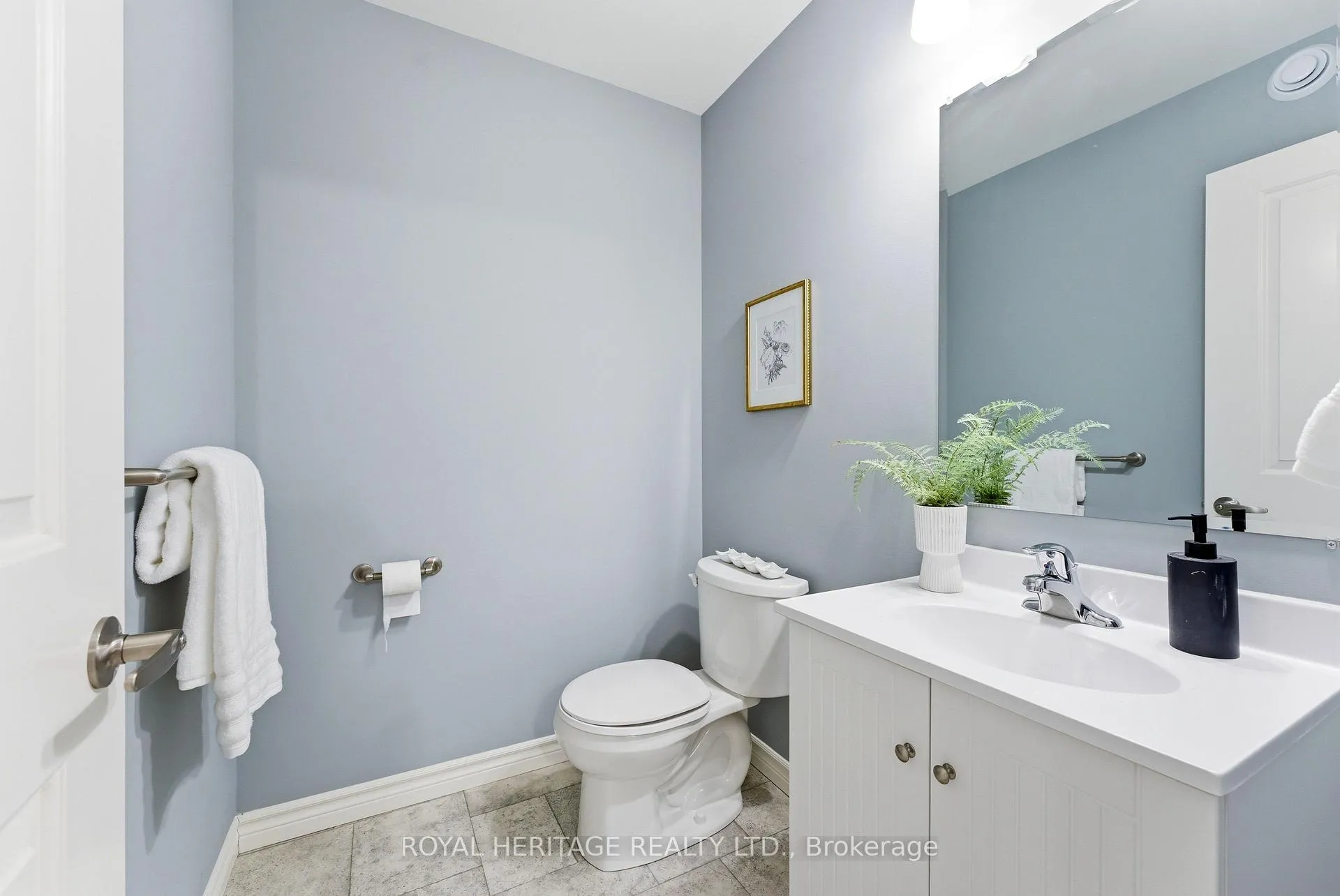 Photo 9 of 10 Sandhu Crescent, Belleville, Belleville Ward — HOMEH