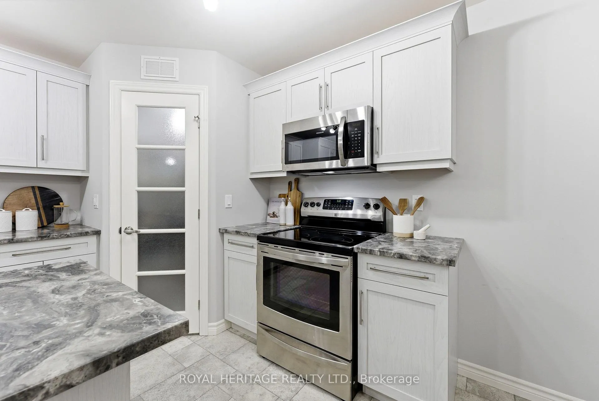 Photo 12 of 10 Sandhu Crescent, Belleville, Belleville Ward — HOMEH