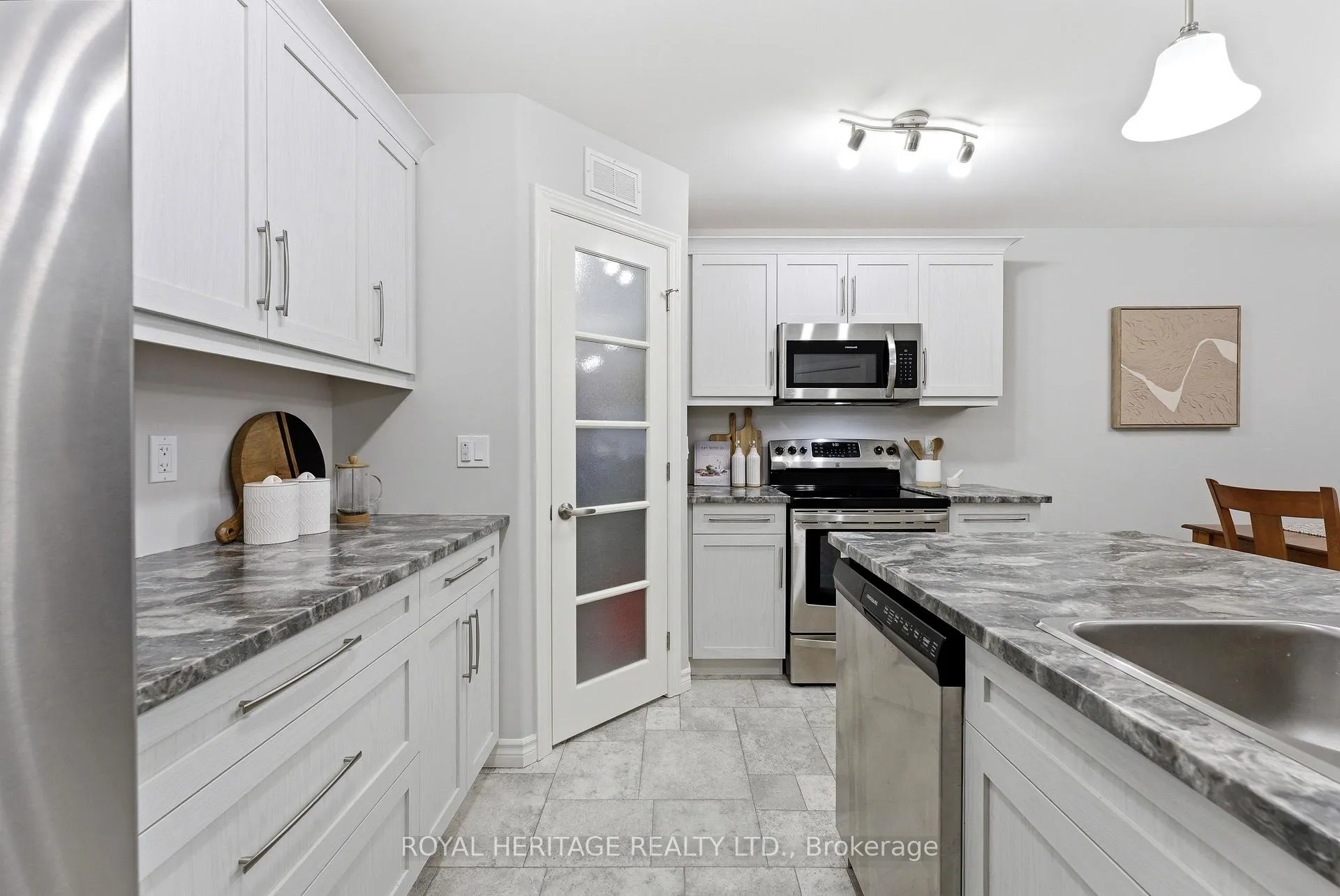 Photo 14 of 10 Sandhu Crescent, Belleville, Belleville Ward — HOMEH