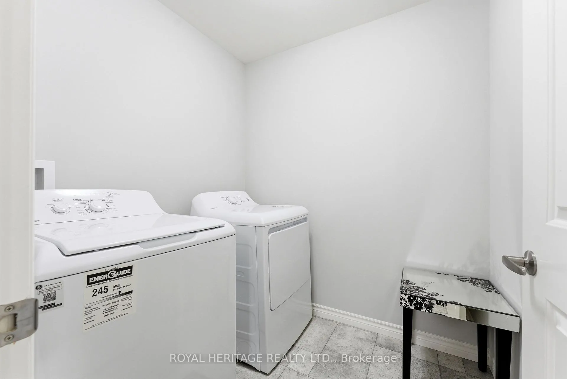 Photo 15 of 10 Sandhu Crescent, Belleville, Belleville Ward — HOMEH