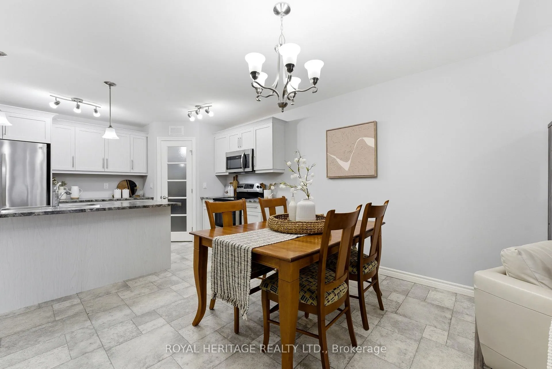 Photo 17 of 10 Sandhu Crescent, Belleville, Belleville Ward — HOMEH