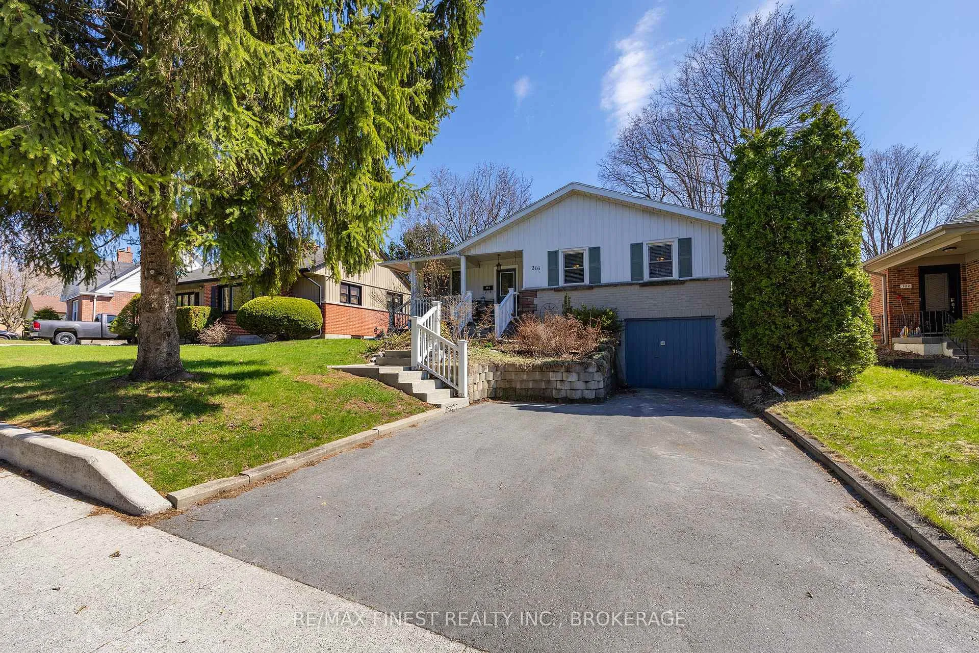 Photo 4 of 316 Glengarry Road, Kingston, West of Sir John A. Blvd — HOMEH