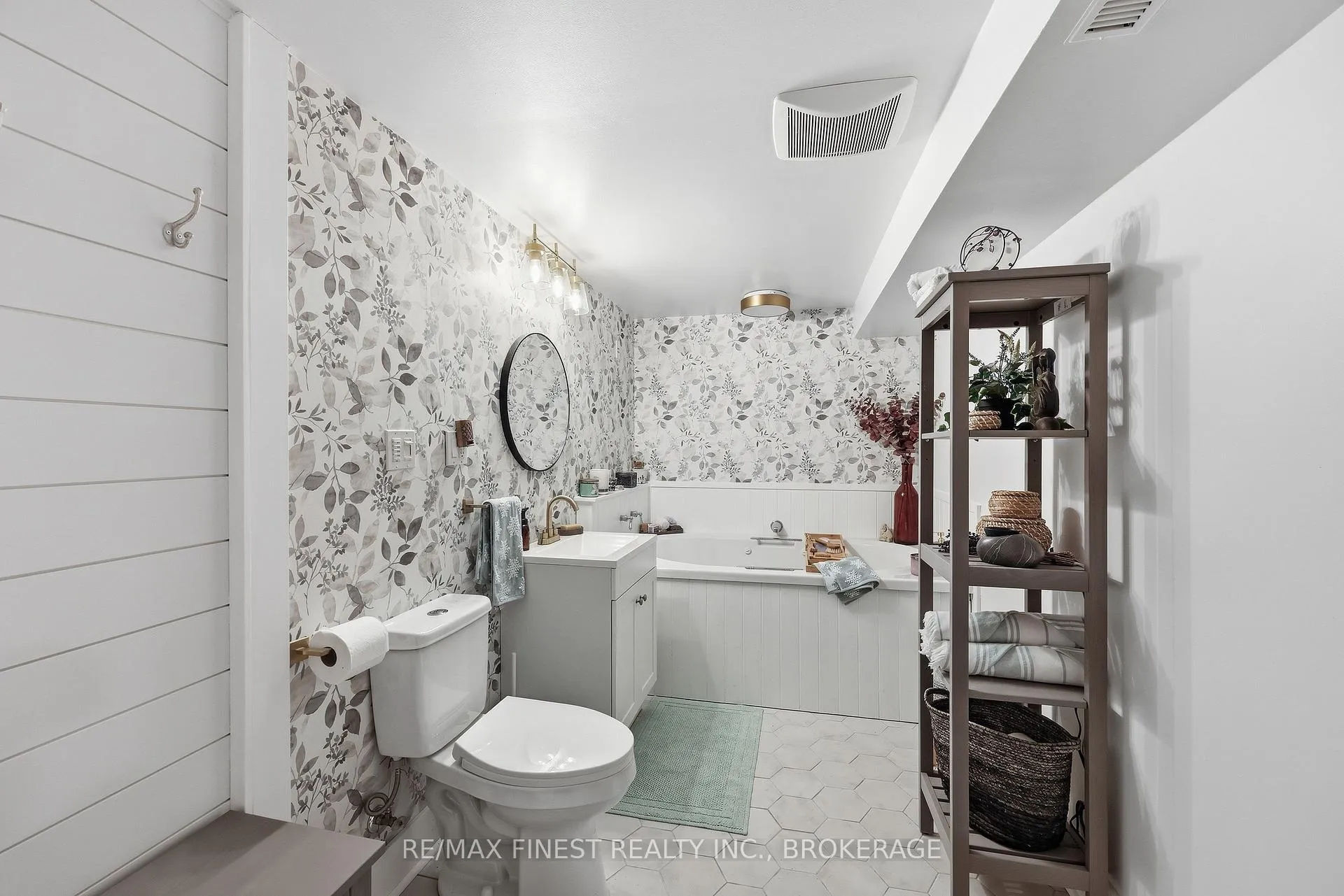 Photo 43 of 316 Glengarry Road, Kingston, West of Sir John A. Blvd — HOMEH