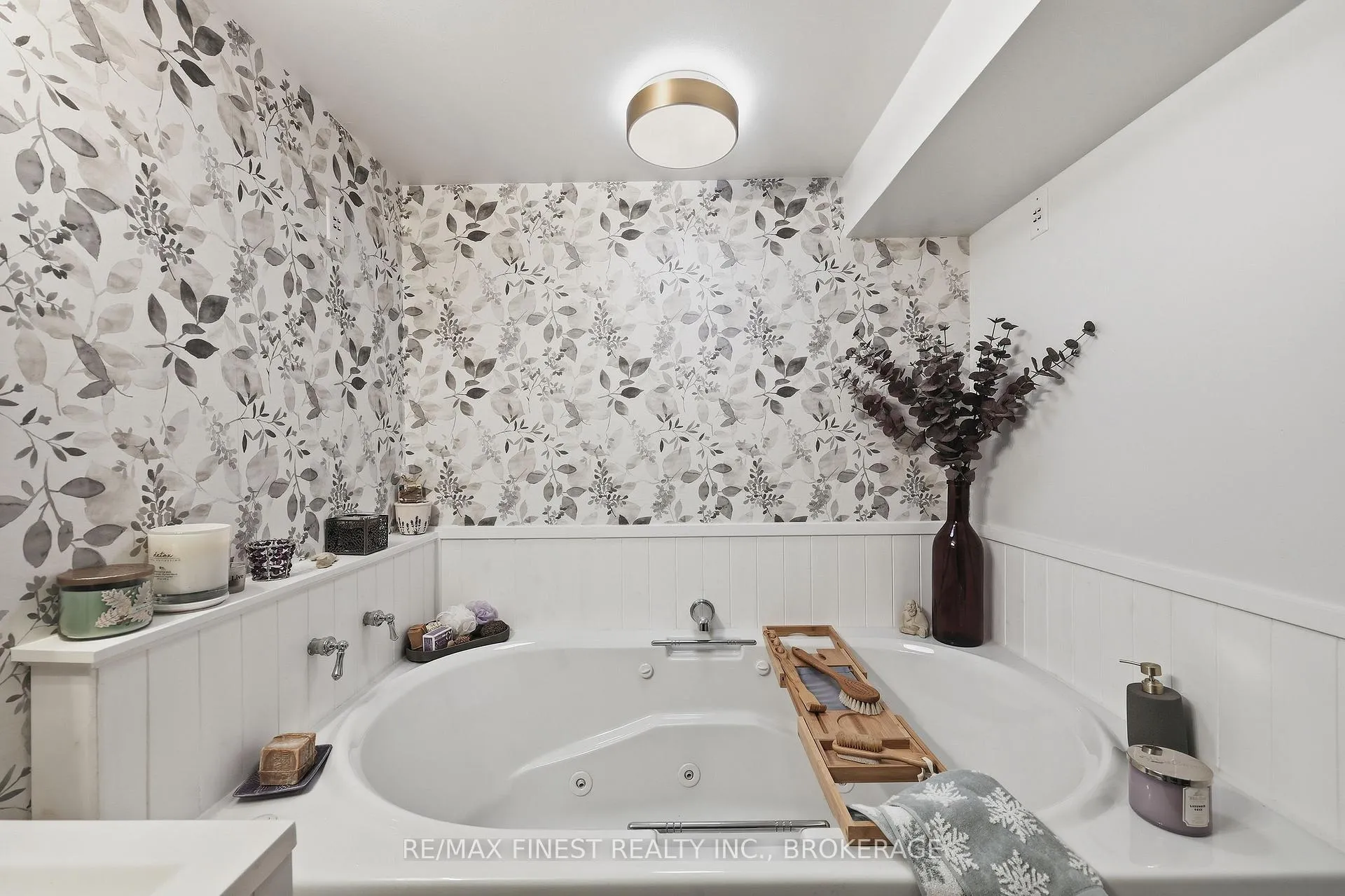 Photo 44 of 316 Glengarry Road, Kingston, West of Sir John A. Blvd — HOMEH