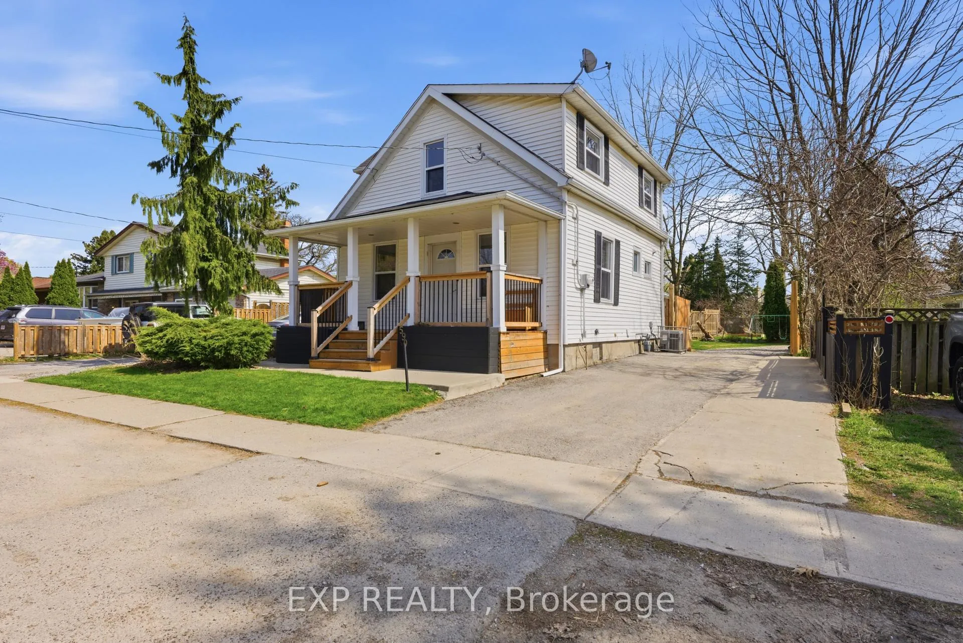 Photo 2 of 590 Scott Street, St. Catharines, Carlton/Bunting — HOMEH