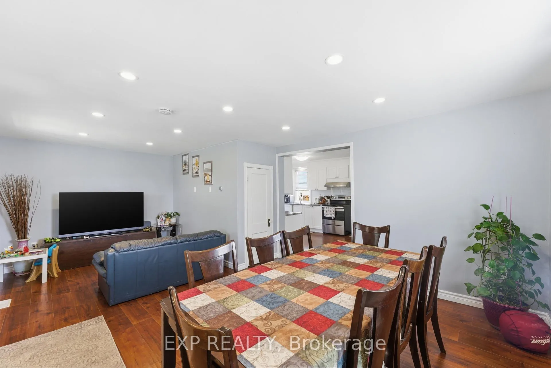 Photo 6 of 590 Scott Street, St. Catharines, Carlton/Bunting — HOMEH