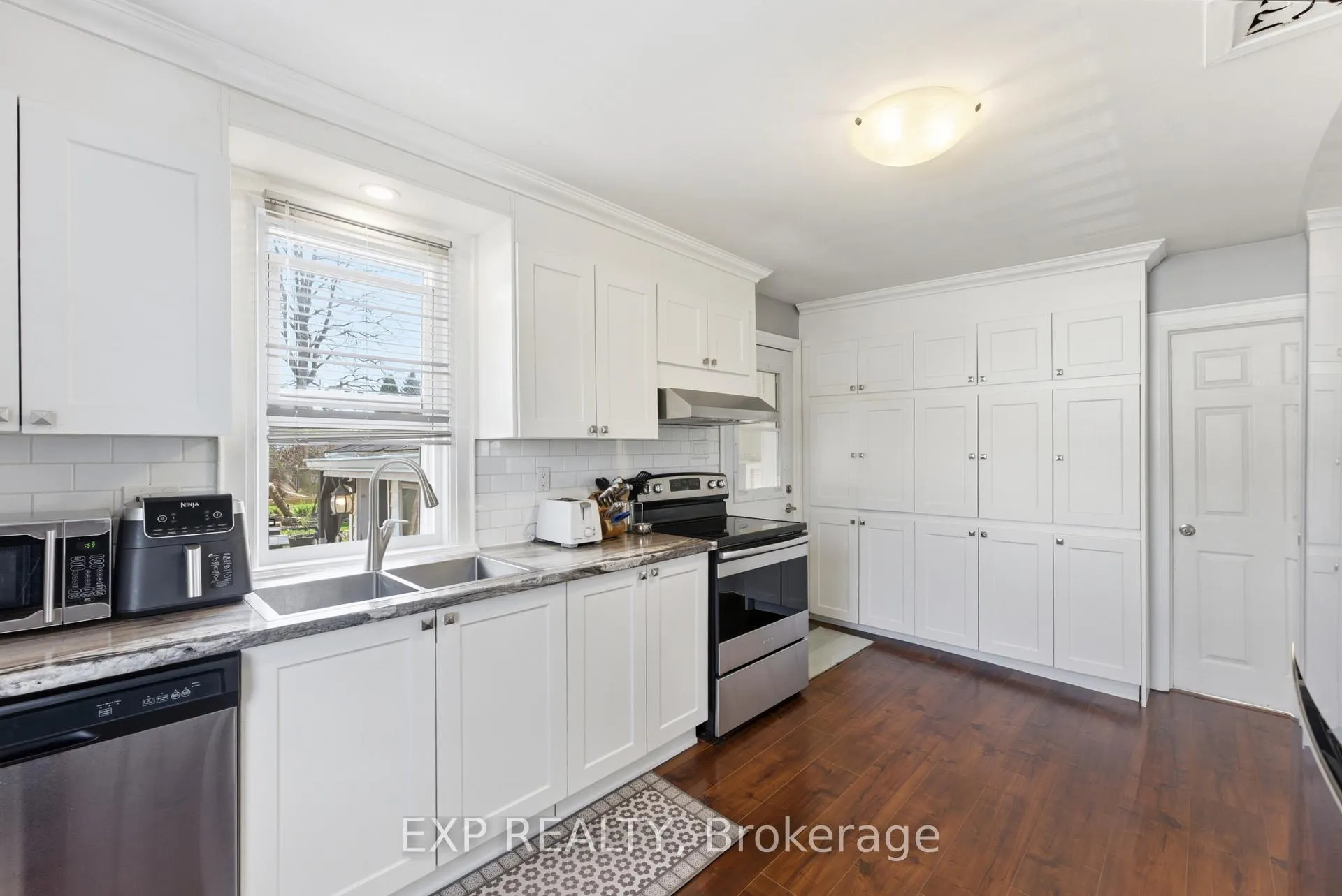 Photo 11 of 590 Scott Street, St. Catharines, Carlton/Bunting — HOMEH
