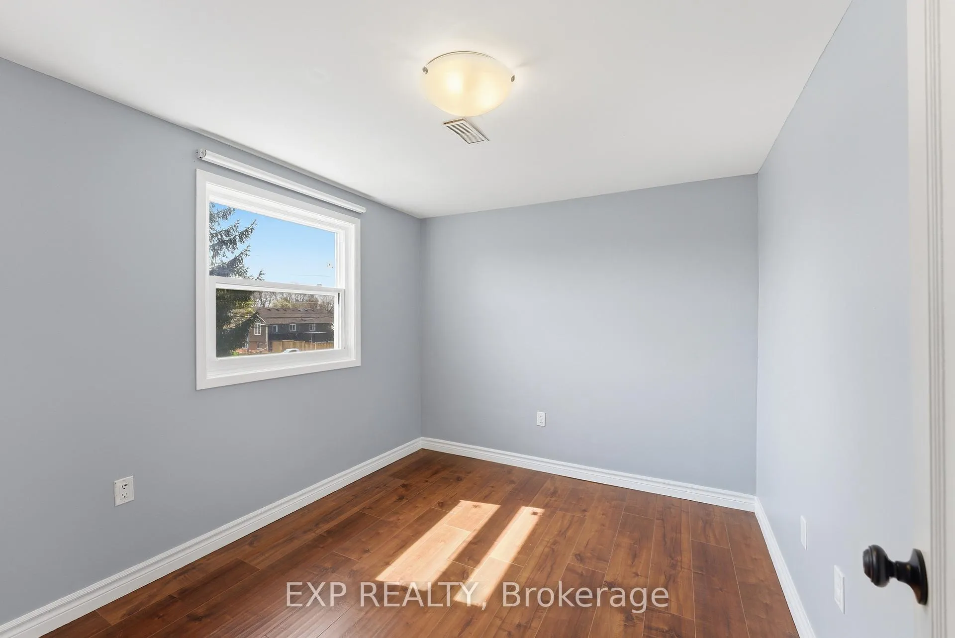 Photo 15 of 590 Scott Street, St. Catharines, Carlton/Bunting — HOMEH