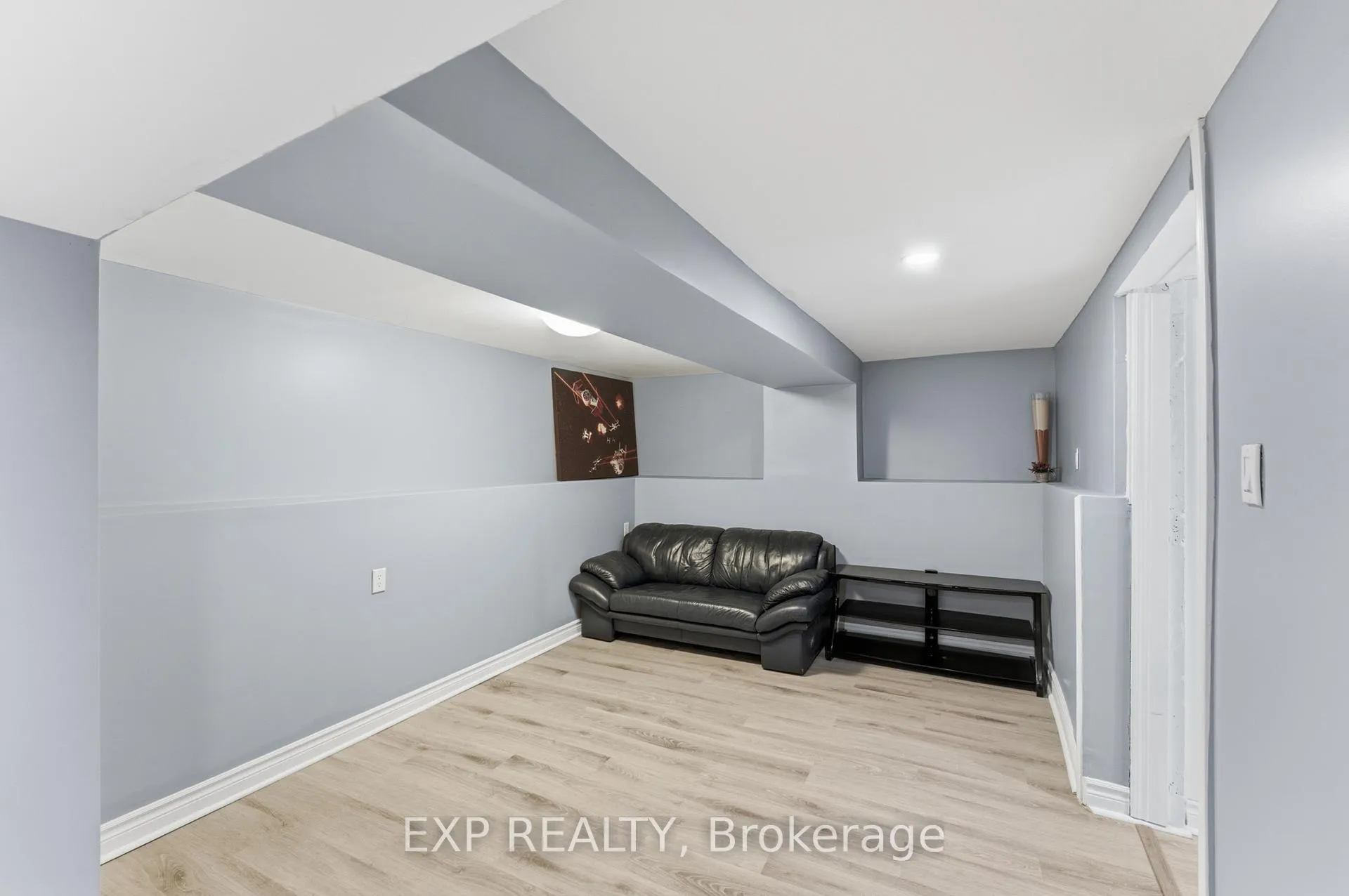 Photo 23 of 590 Scott Street, St. Catharines, Carlton/Bunting — HOMEH