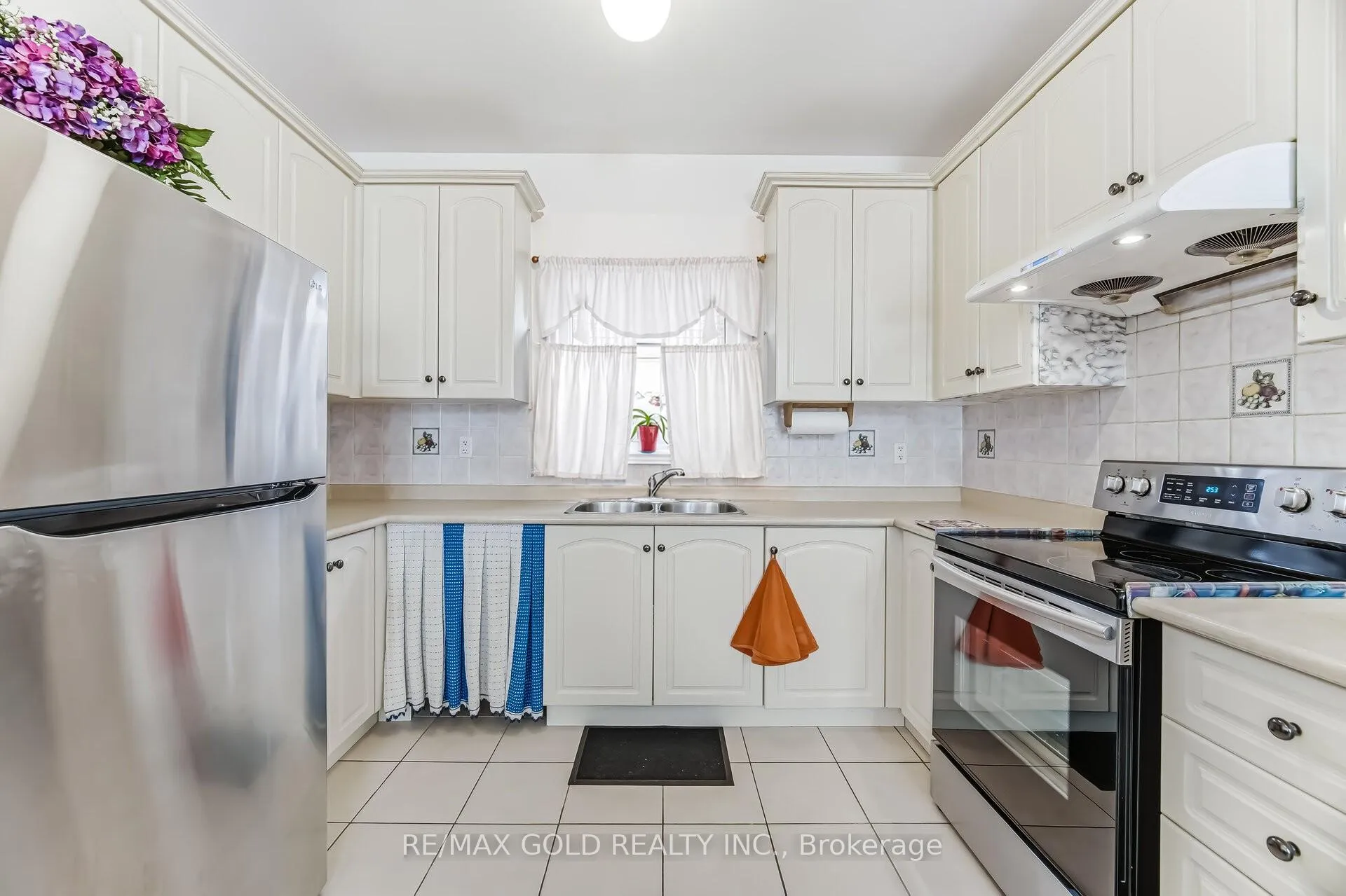 Photo 3 of 5 Attmar Drive, Brampton, Bram East — HOMEH