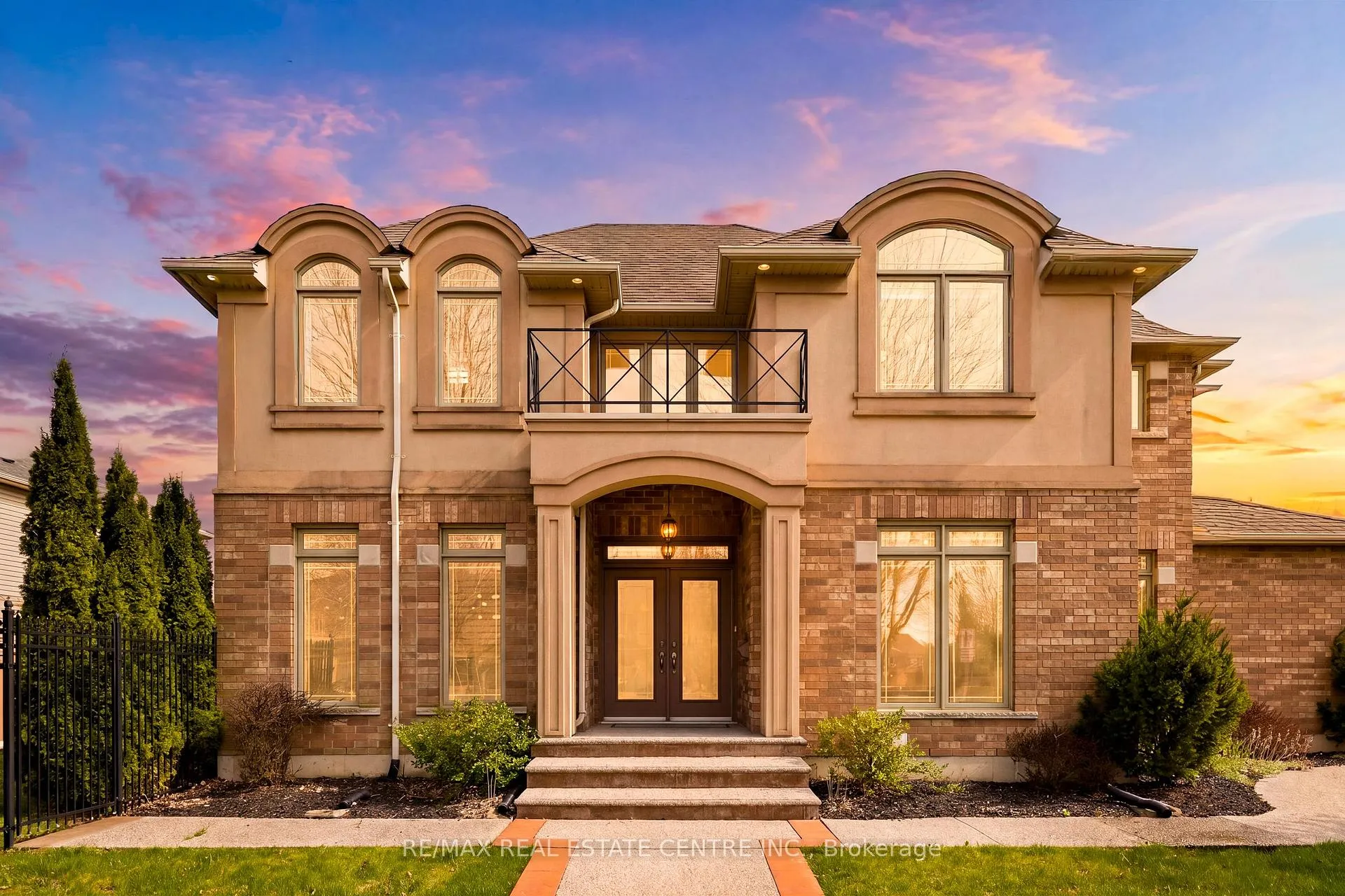 Photo 1 of 189 Cloverleaf Drive, Hamilton, Meadowlands — HOMEH
