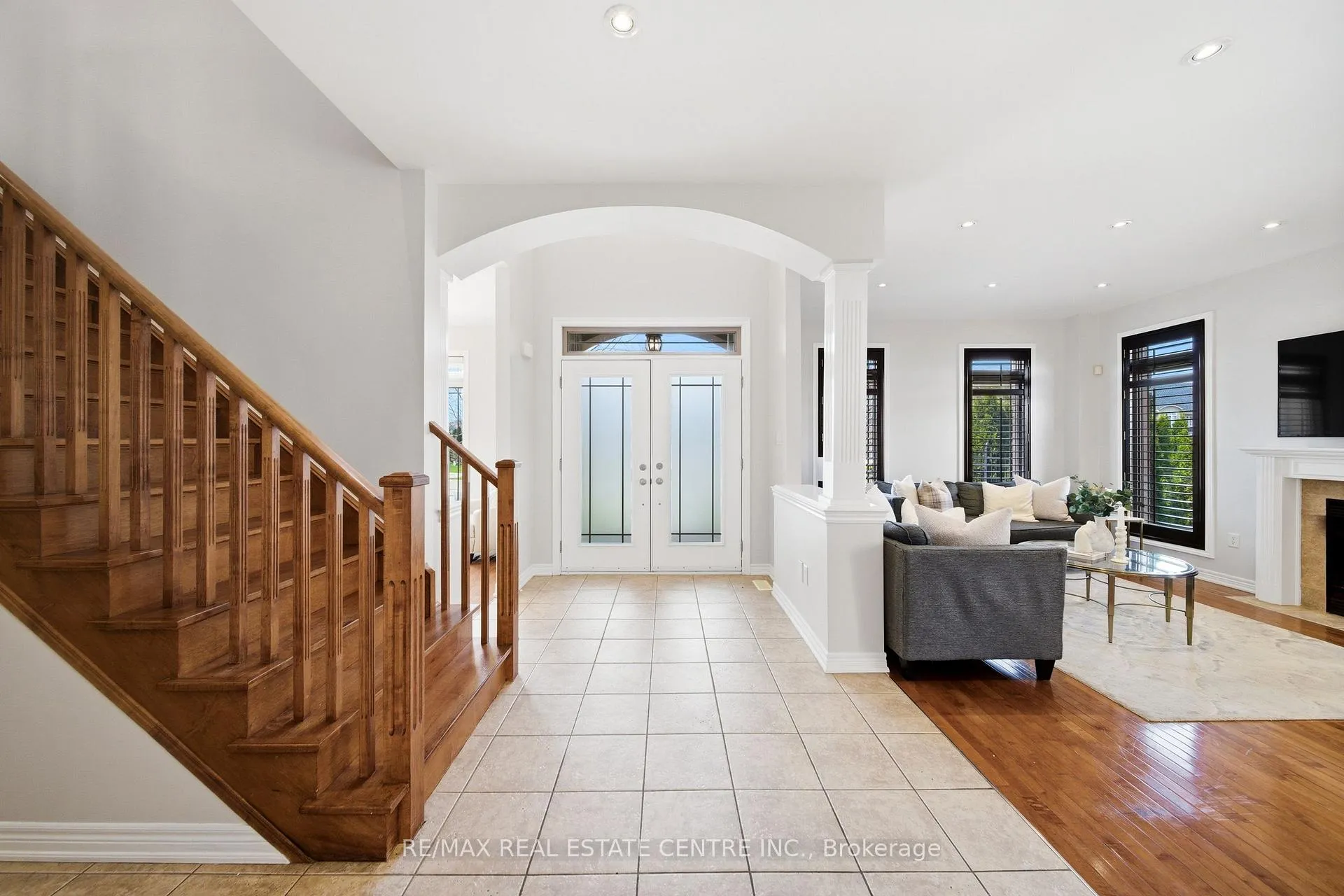Photo 8 of 189 Cloverleaf Drive, Hamilton, Meadowlands — HOMEH