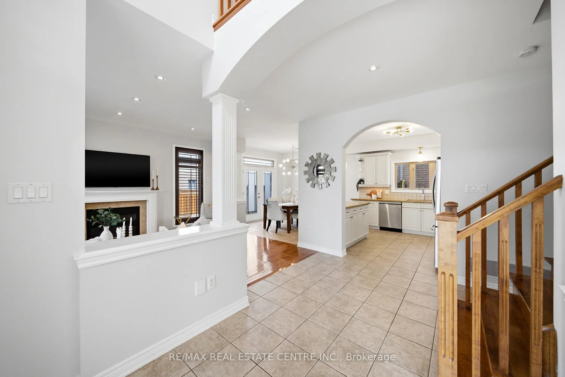 Photo 9 of 189 Cloverleaf Drive, Hamilton, Meadowlands — HOMEH