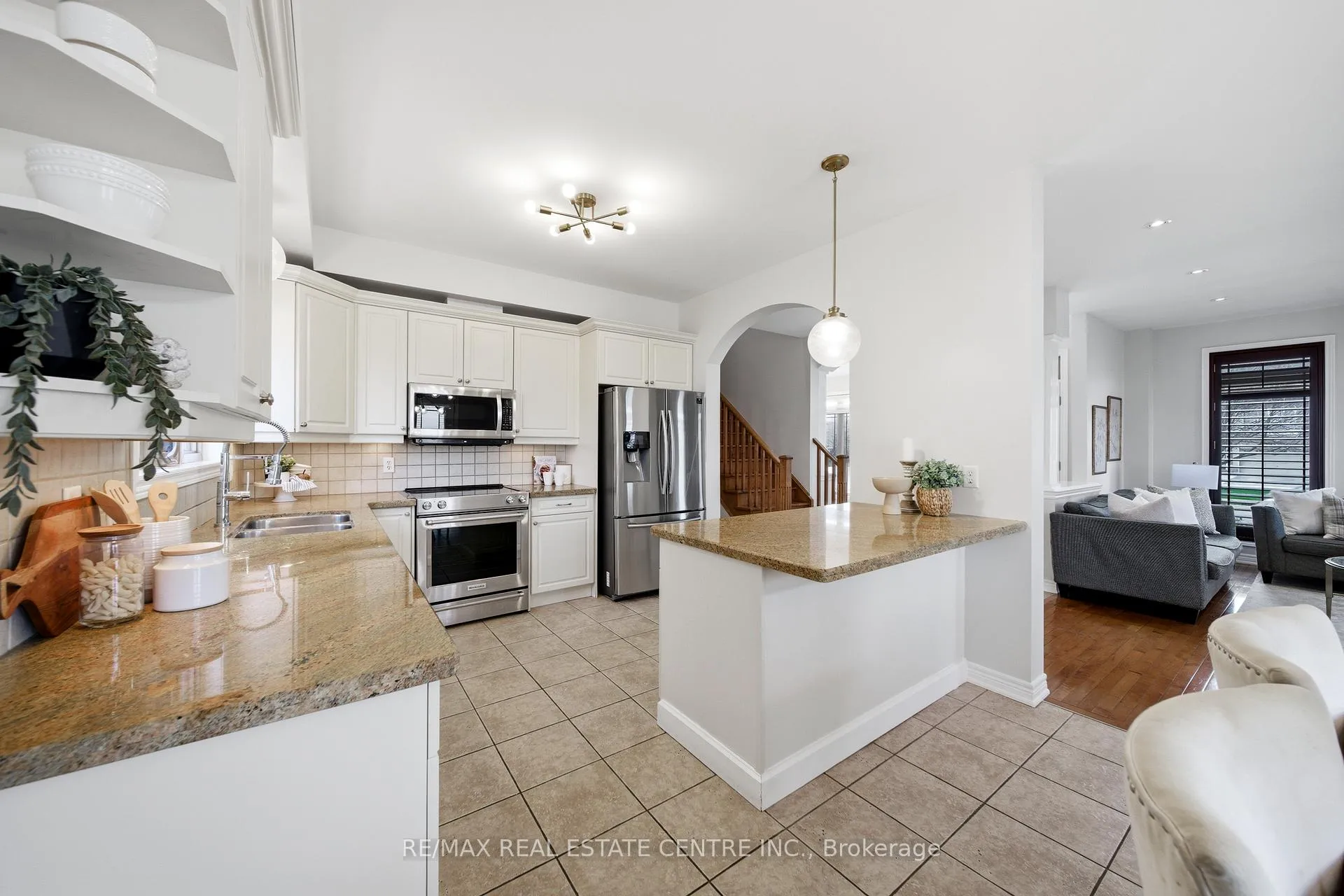 Photo 19 of 189 Cloverleaf Drive, Hamilton, Meadowlands — HOMEH