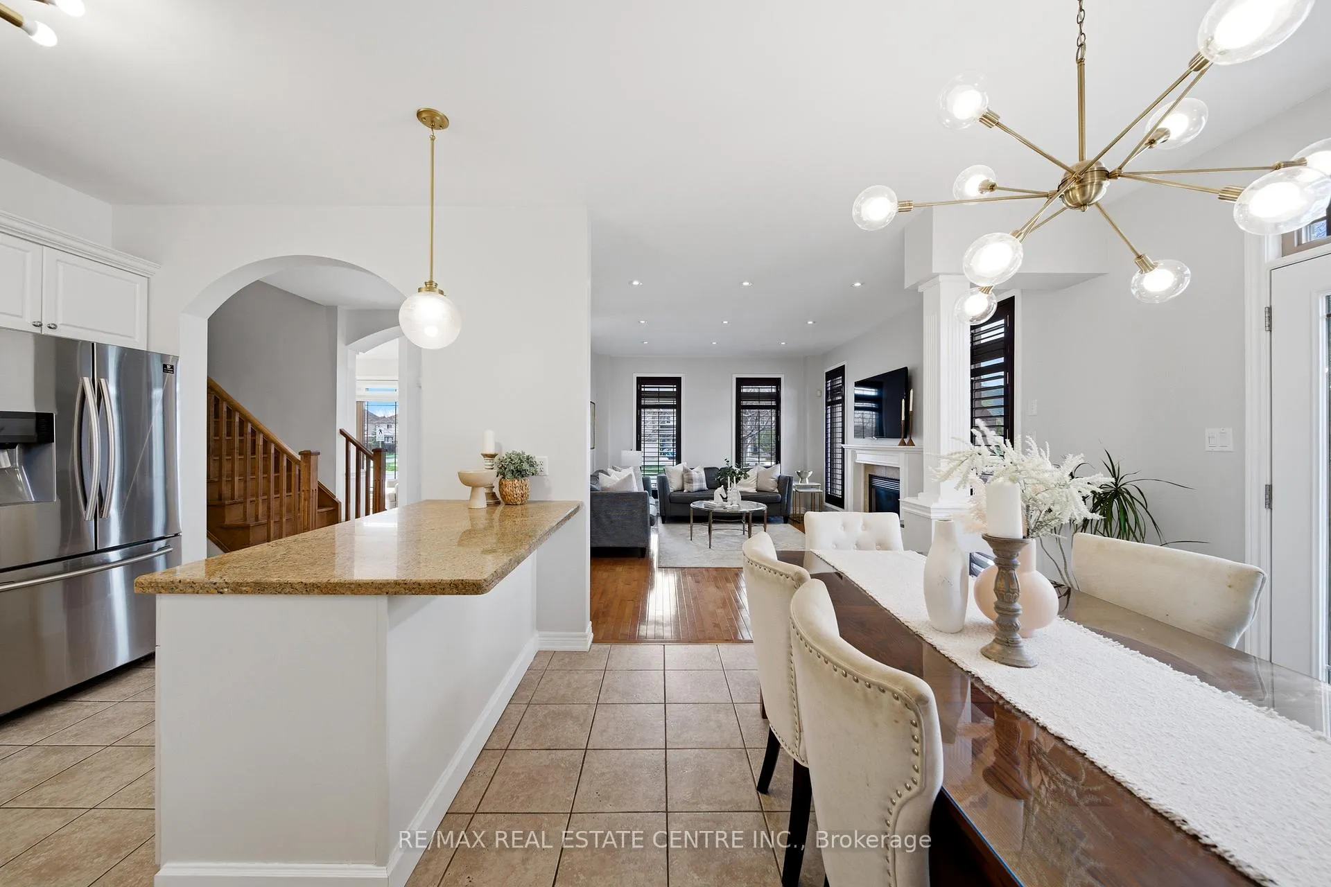 Photo 21 of 189 Cloverleaf Drive, Hamilton, Meadowlands — HOMEH