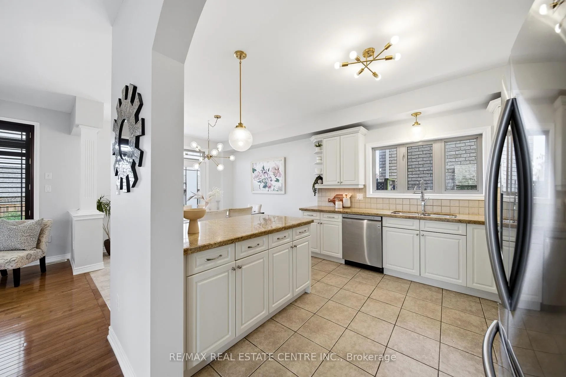 Photo 24 of 189 Cloverleaf Drive, Hamilton, Meadowlands — HOMEH
