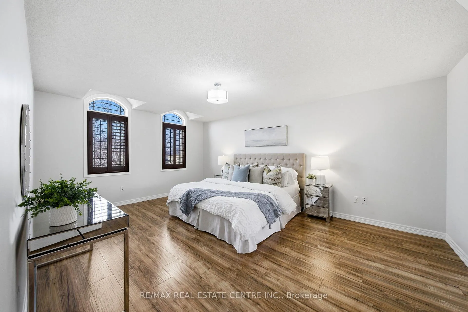 Photo 31 of 189 Cloverleaf Drive, Hamilton, Meadowlands — HOMEH