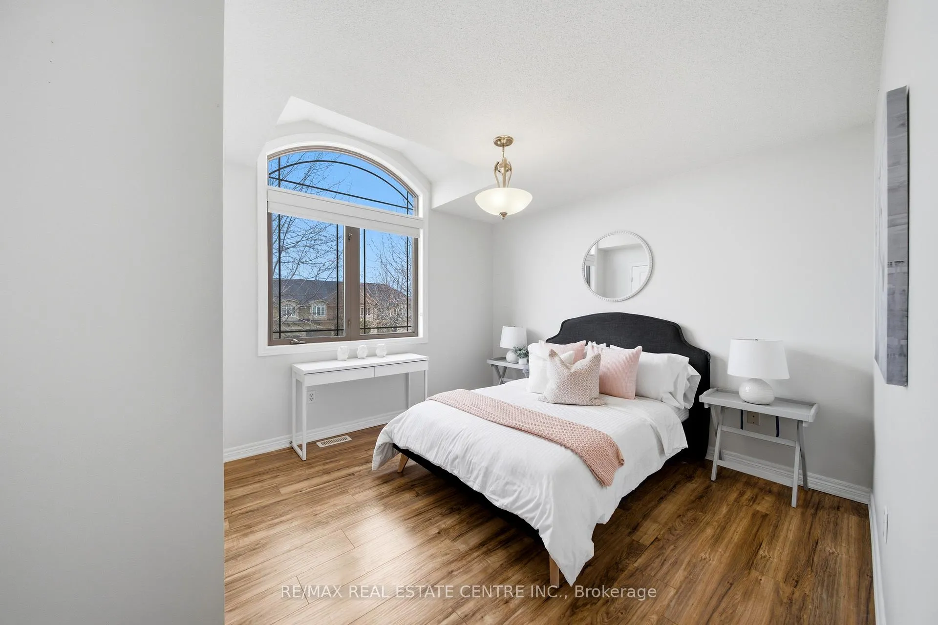 Photo 34 of 189 Cloverleaf Drive, Hamilton, Meadowlands — HOMEH