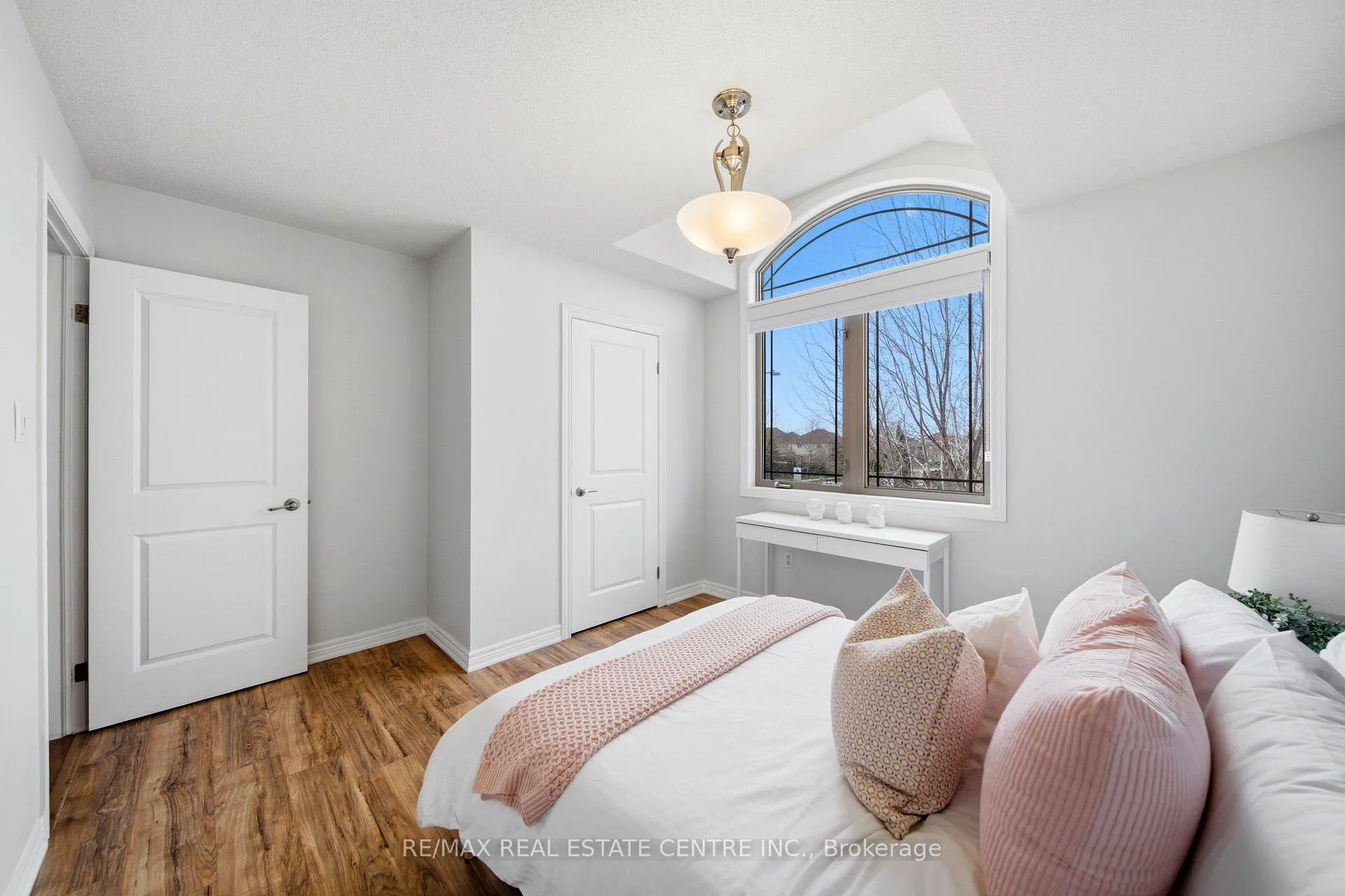 Photo 35 of 189 Cloverleaf Drive, Hamilton, Meadowlands — HOMEH