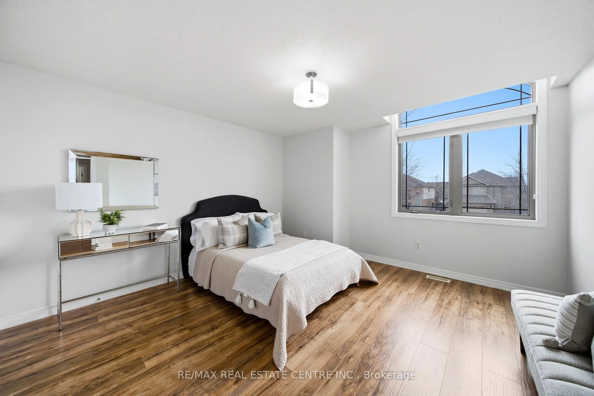 Photo 36 of 189 Cloverleaf Drive, Hamilton, Meadowlands — HOMEH