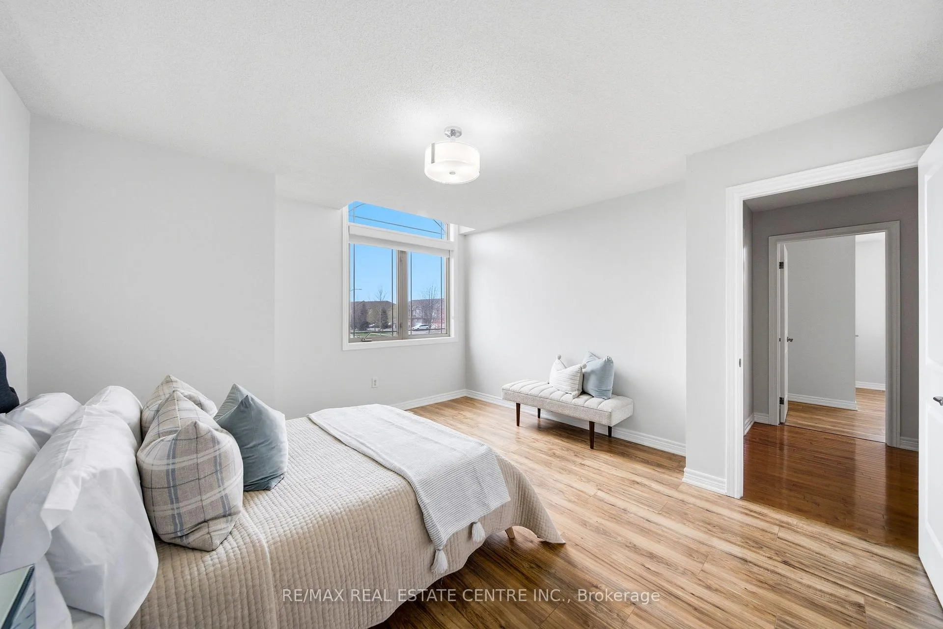 Photo 37 of 189 Cloverleaf Drive, Hamilton, Meadowlands — HOMEH