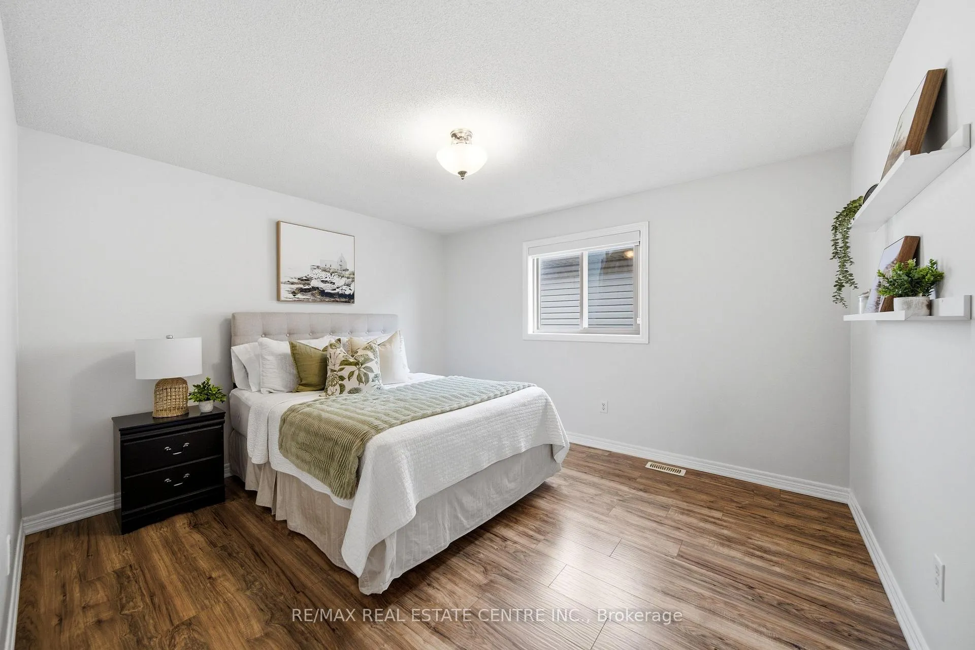 Photo 39 of 189 Cloverleaf Drive, Hamilton, Meadowlands — HOMEH
