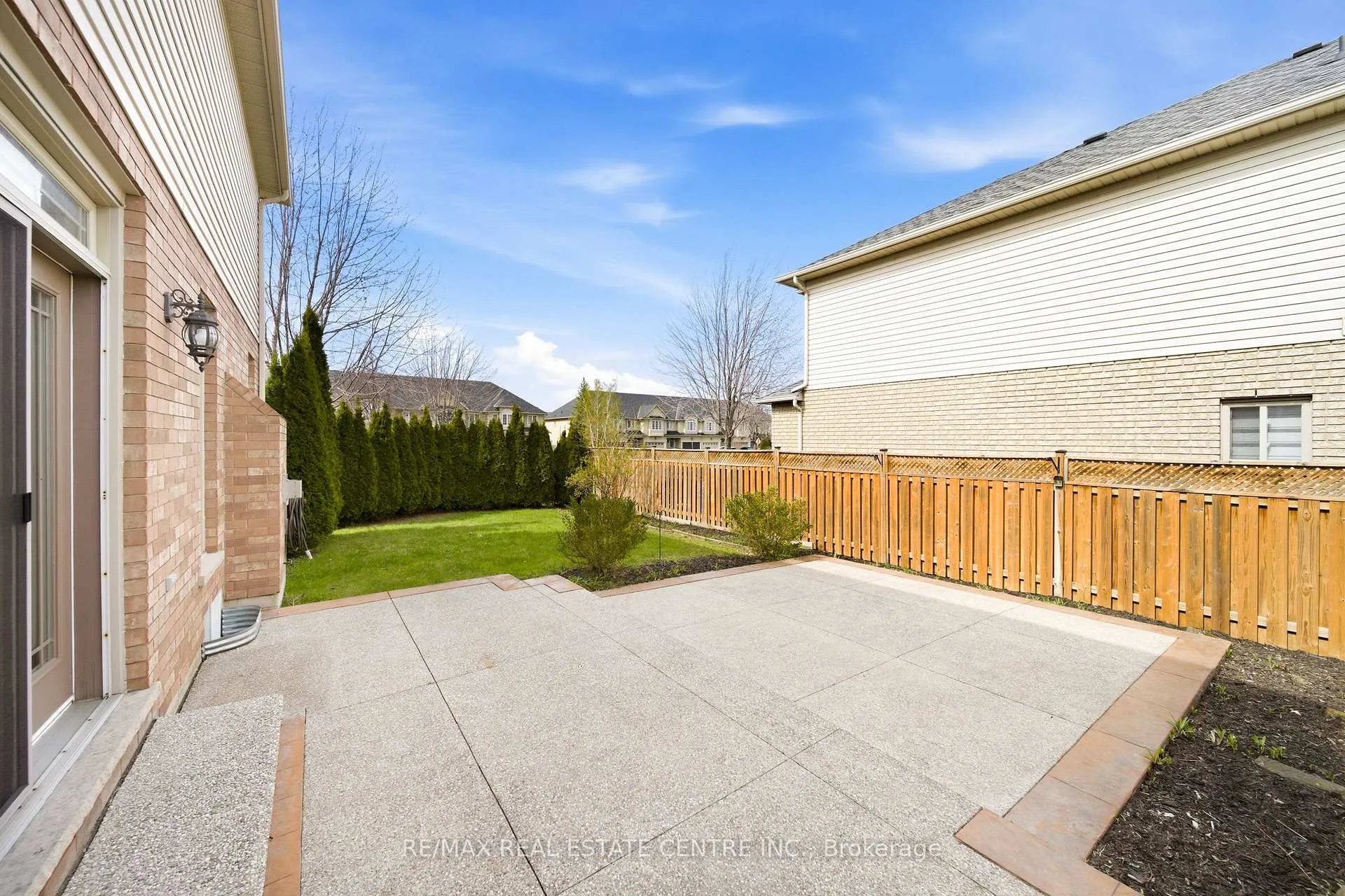 Photo 47 of 189 Cloverleaf Drive, Hamilton, Meadowlands — HOMEH