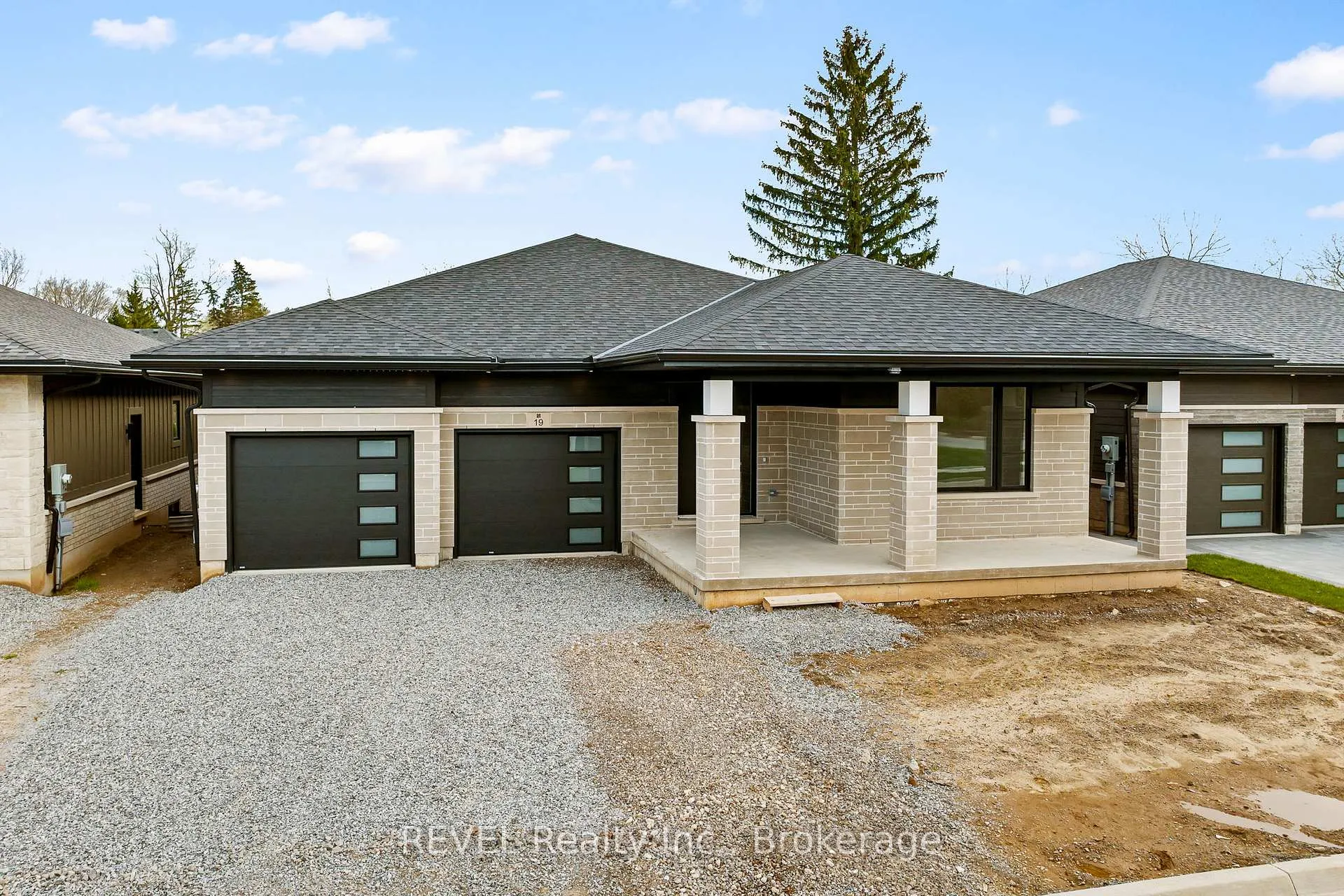 Photo 1 of 19 Accursi Crescent, Pelham, Fonthill — HOMEH