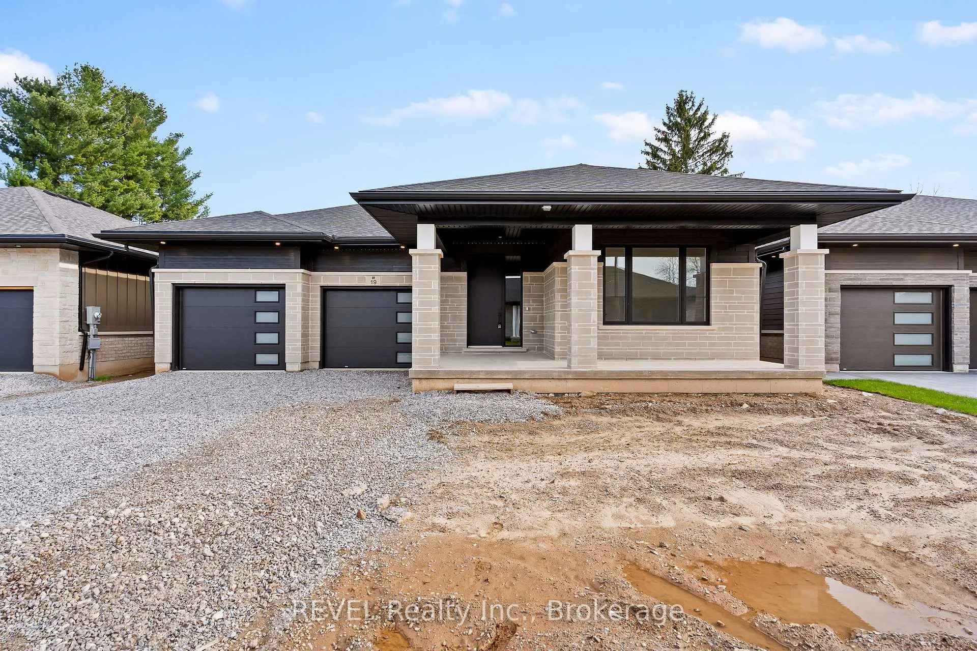 Photo 2 of 19 Accursi Crescent, Pelham, Fonthill — HOMEH