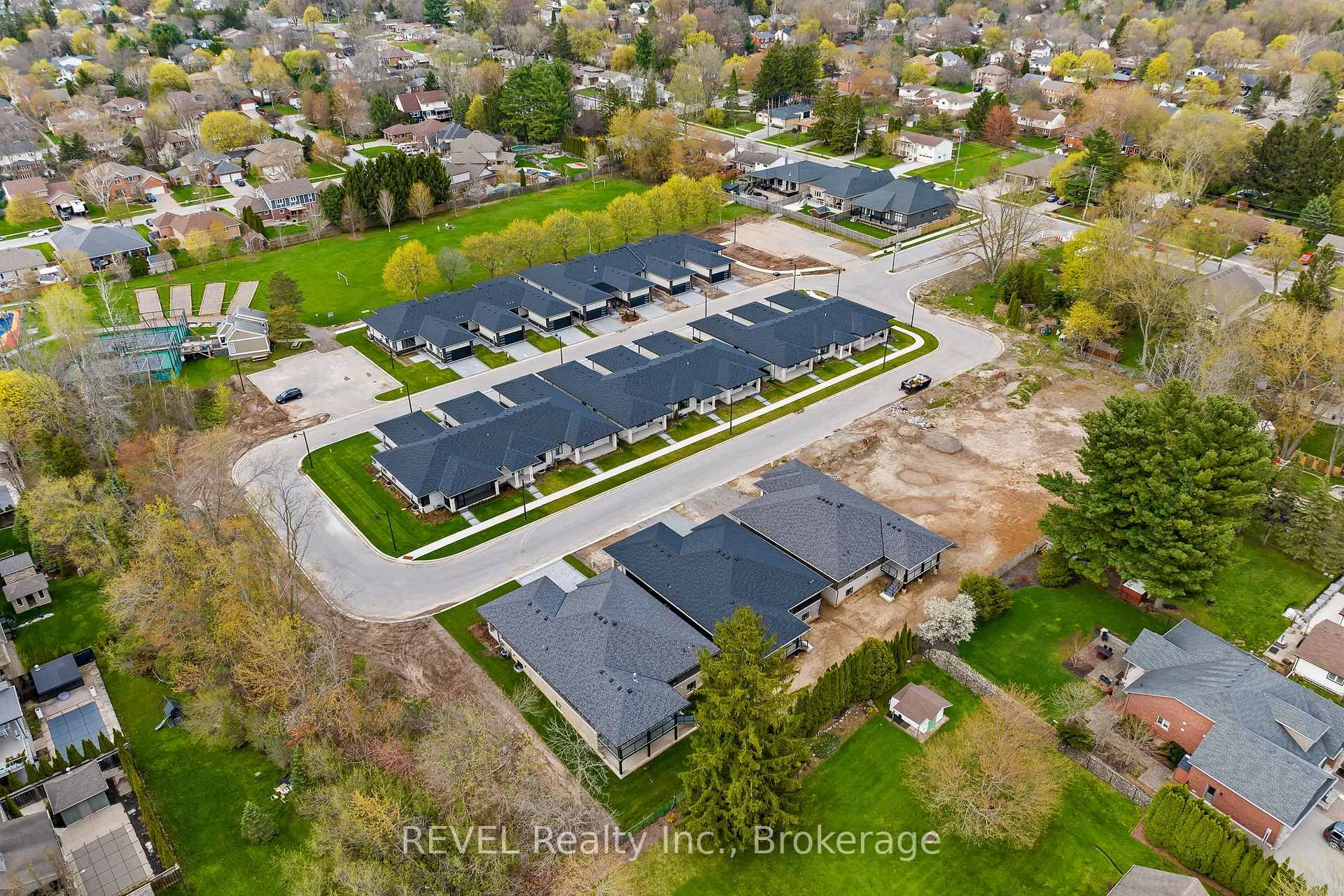Photo 43 of 19 Accursi Crescent, Pelham, Fonthill — HOMEH