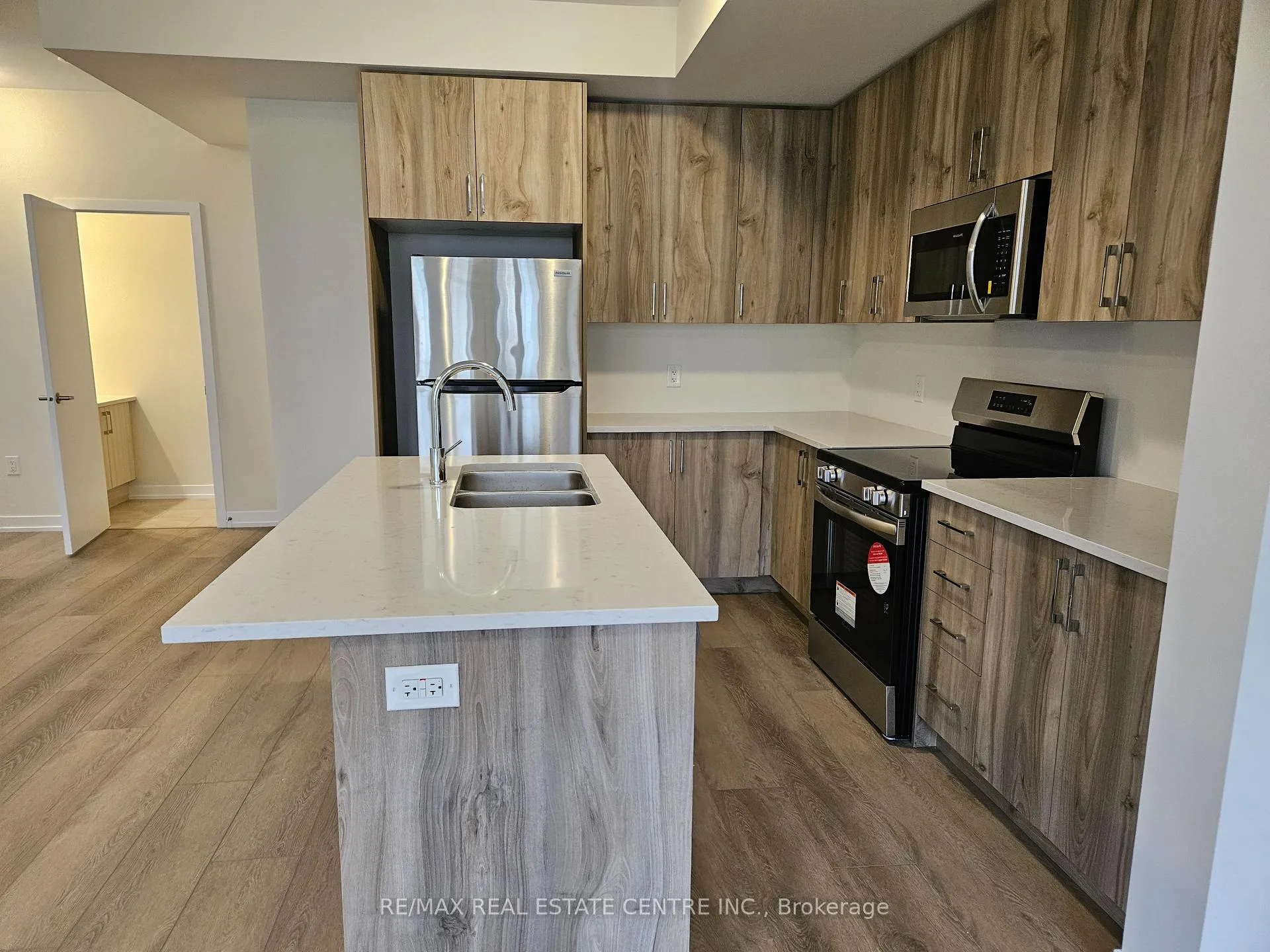 Photo 4 of Unit Upper, 22 Ziibi Way, Clarington, Newcastle — HOMEH