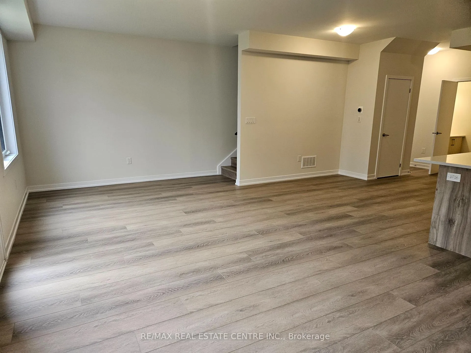 Photo 5 of Unit Upper, 22 Ziibi Way, Clarington, Newcastle — HOMEH