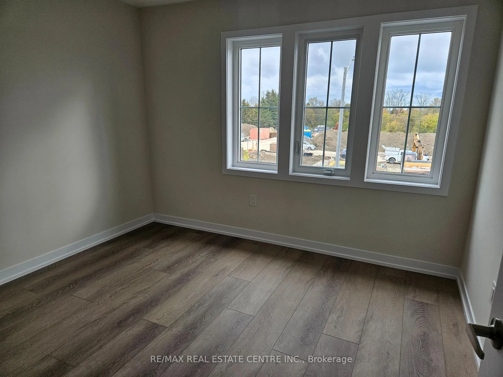 Photo 6 of Unit Upper, 22 Ziibi Way, Clarington, Newcastle — HOMEH