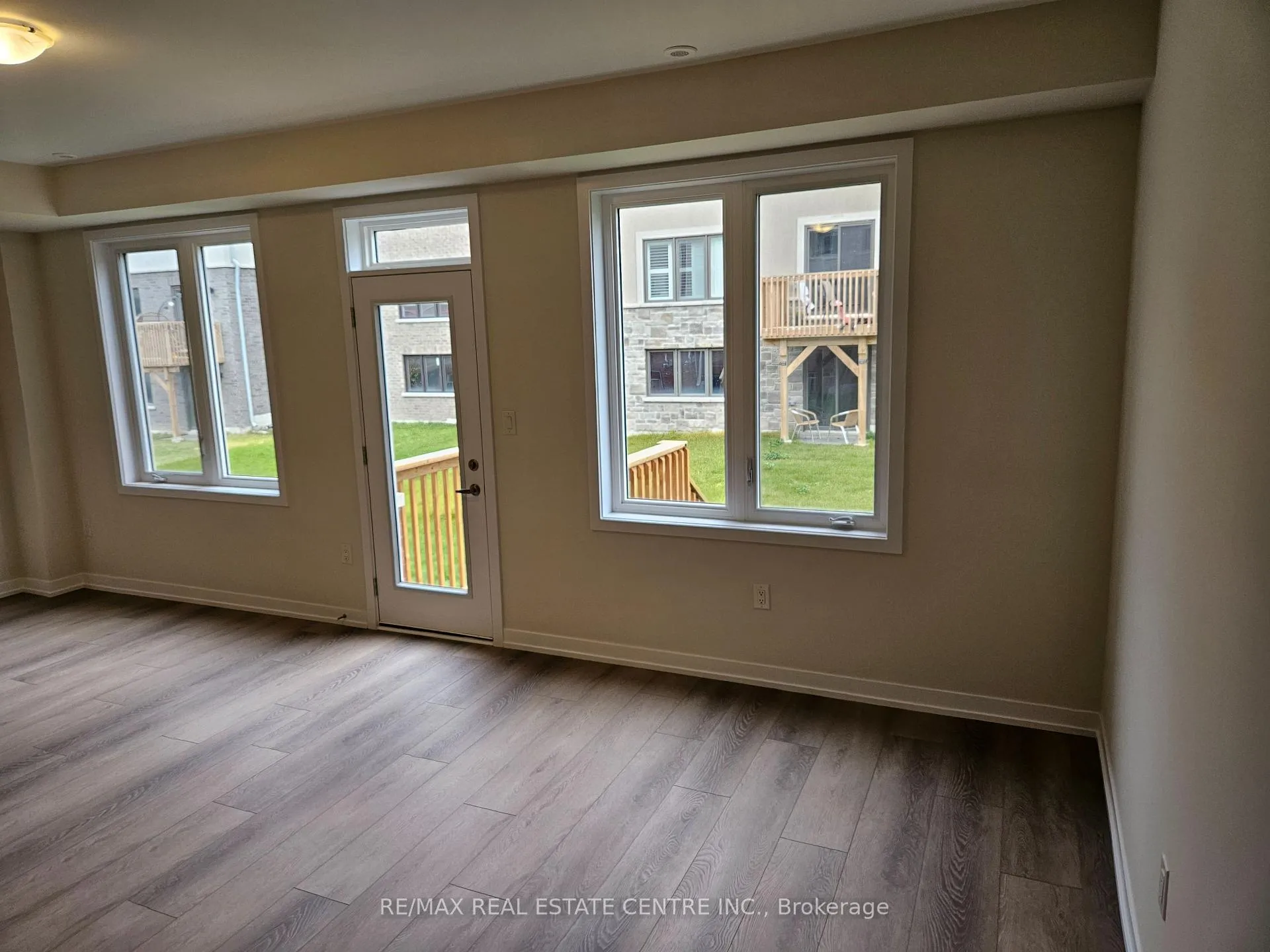 Photo 7 of Unit Upper, 22 Ziibi Way, Clarington, Newcastle — HOMEH