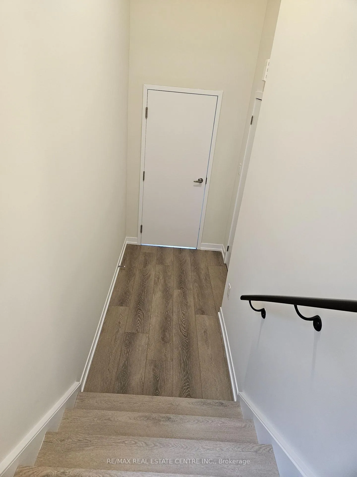 Photo 8 of Unit Upper, 22 Ziibi Way, Clarington, Newcastle — HOMEH