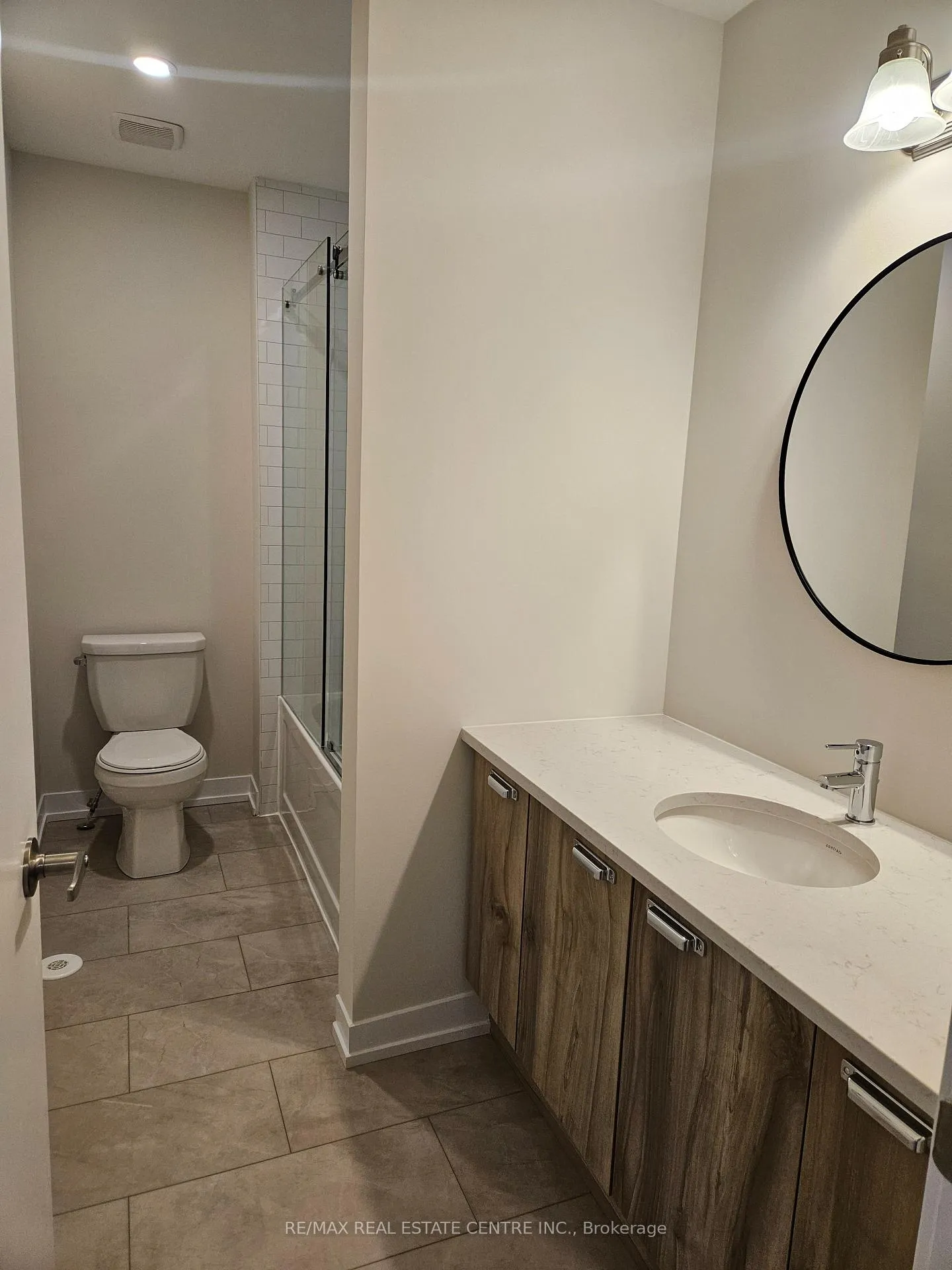 Photo 13 of Unit Upper, 22 Ziibi Way, Clarington, Newcastle — HOMEH
