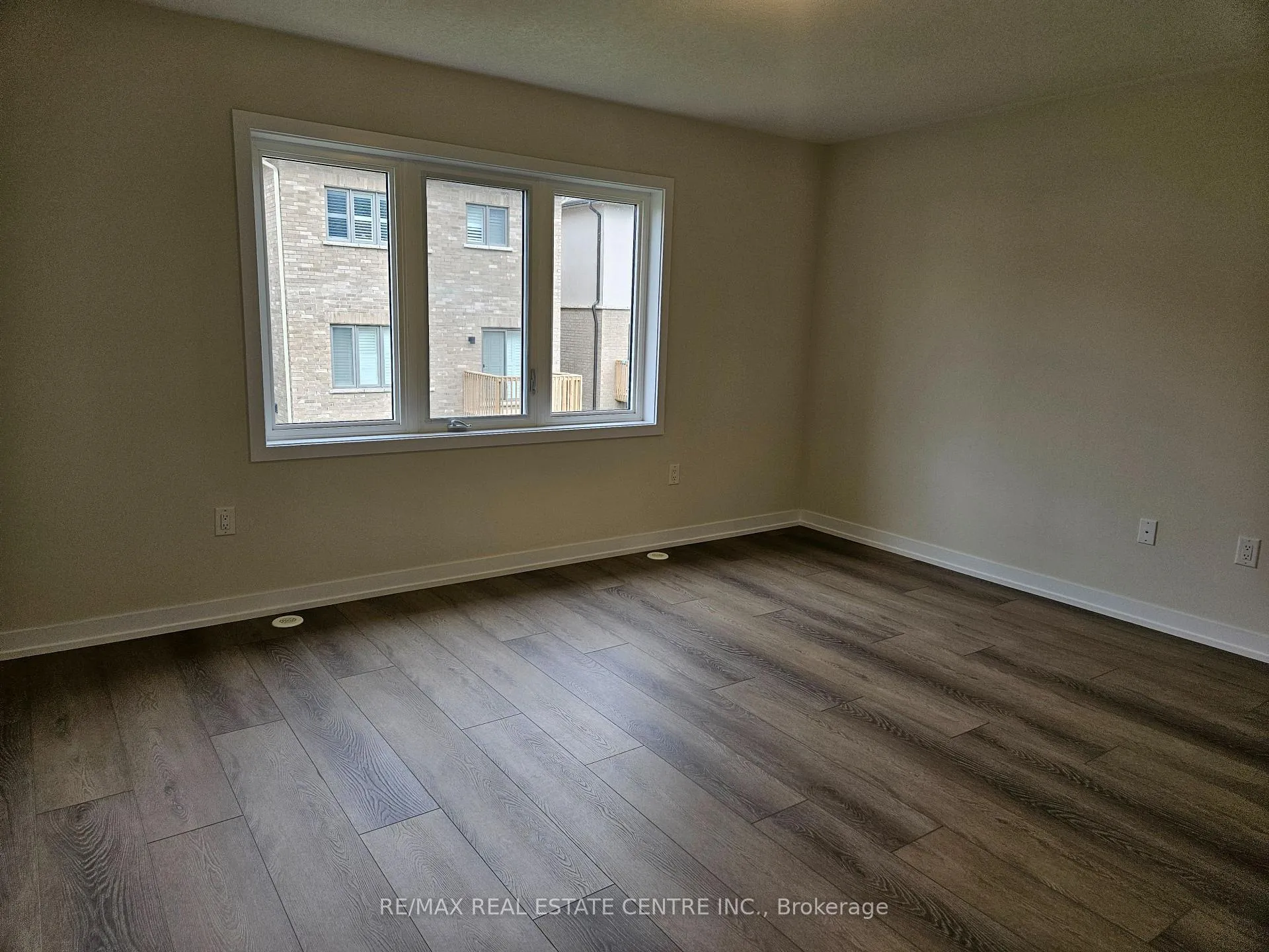 Photo 17 of Unit Upper, 22 Ziibi Way, Clarington, Newcastle — HOMEH