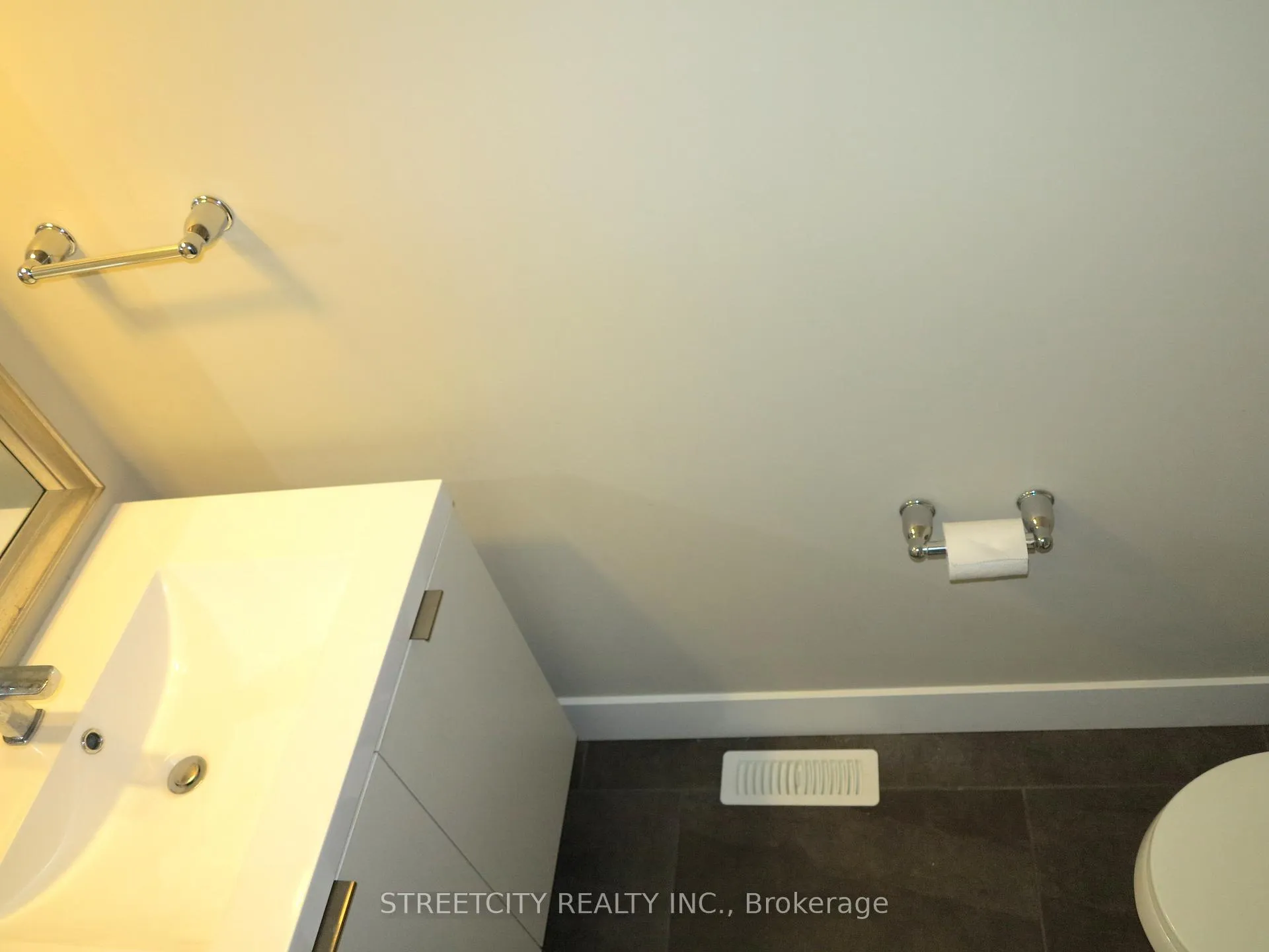 Photo 10 of Unit 37, 1960 Dalmagarry Road, London, North E — HOMEH