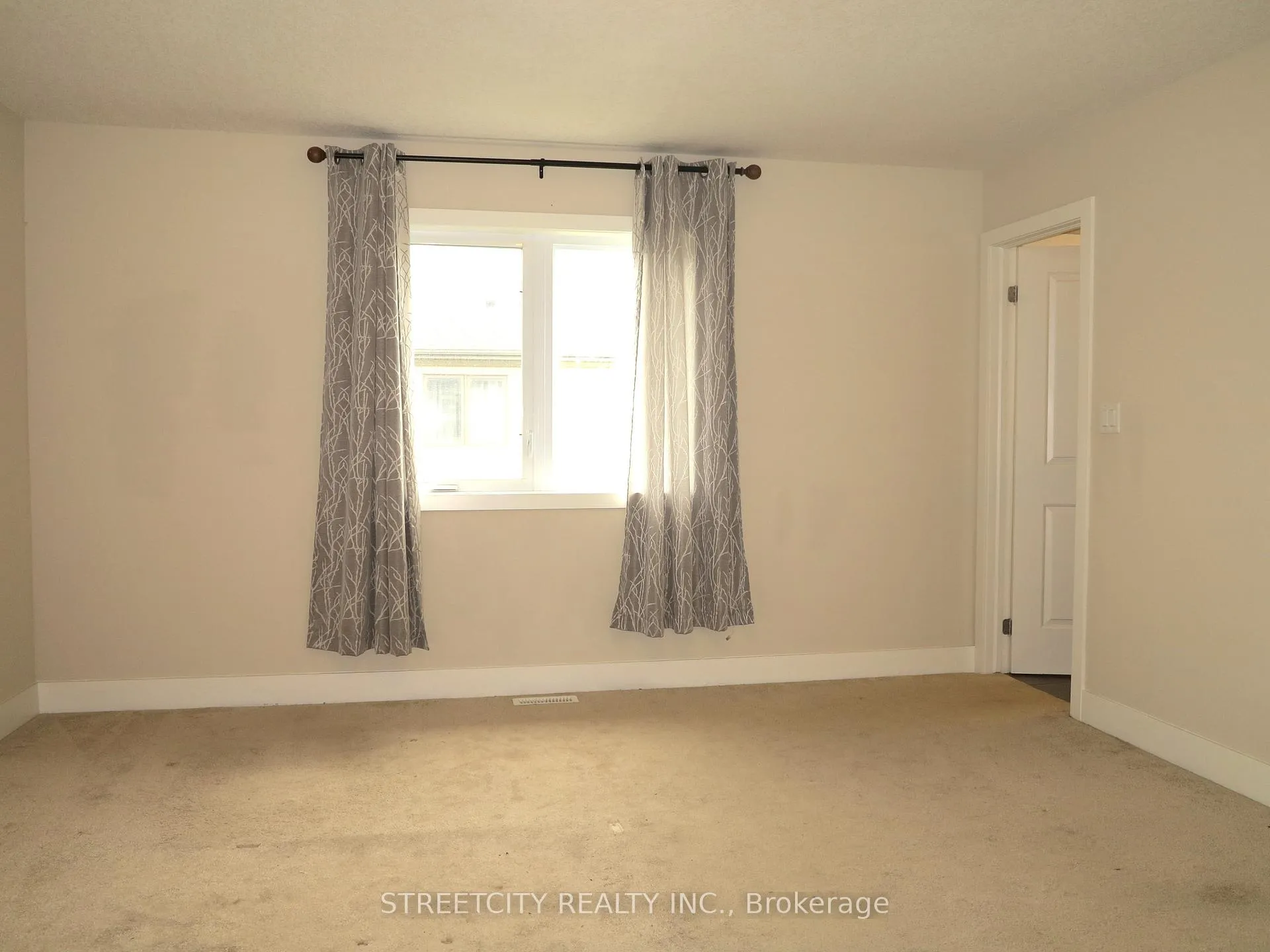 Photo 11 of Unit 37, 1960 Dalmagarry Road, London, North E — HOMEH