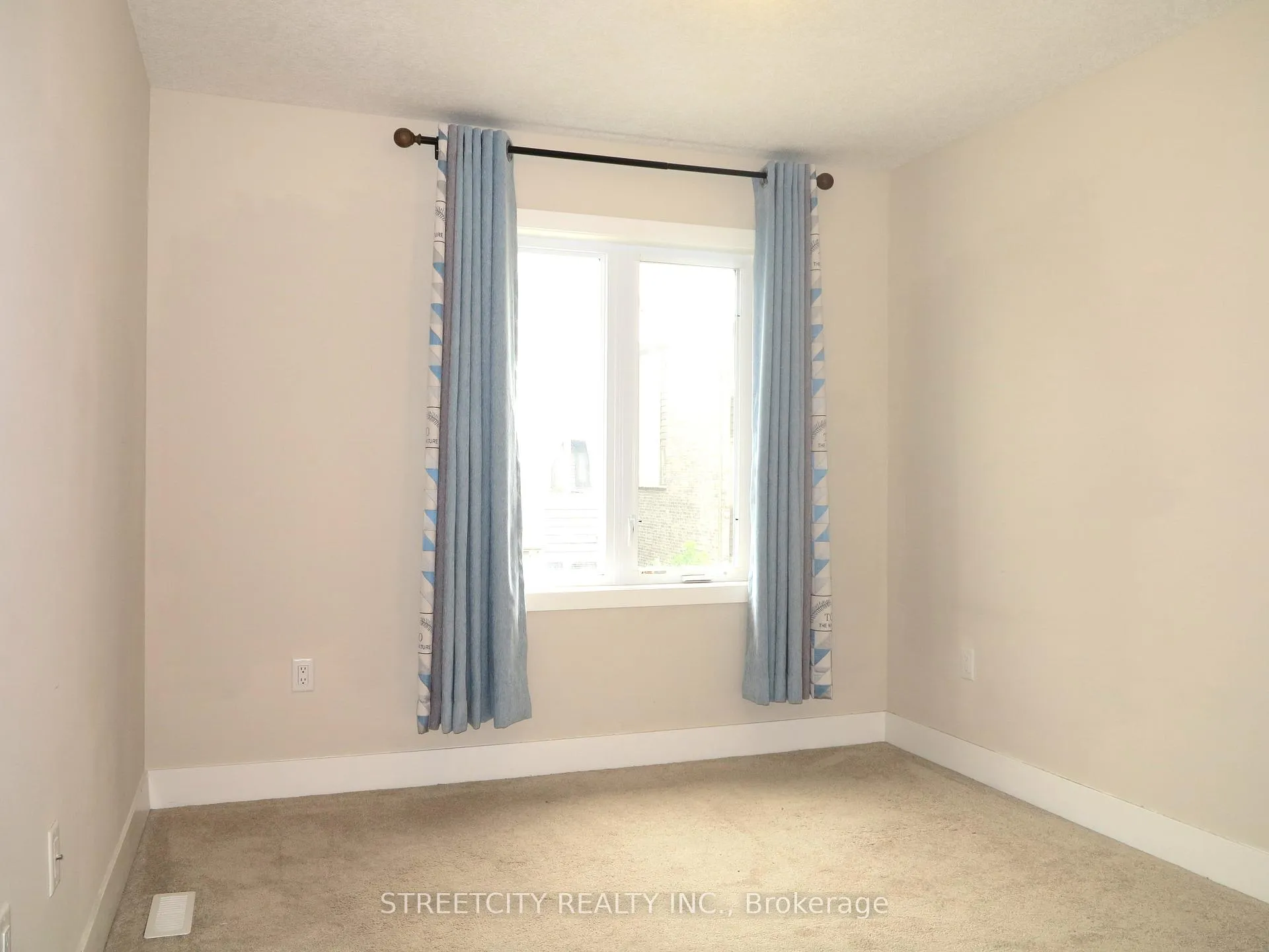 Photo 14 of Unit 37, 1960 Dalmagarry Road, London, North E — HOMEH