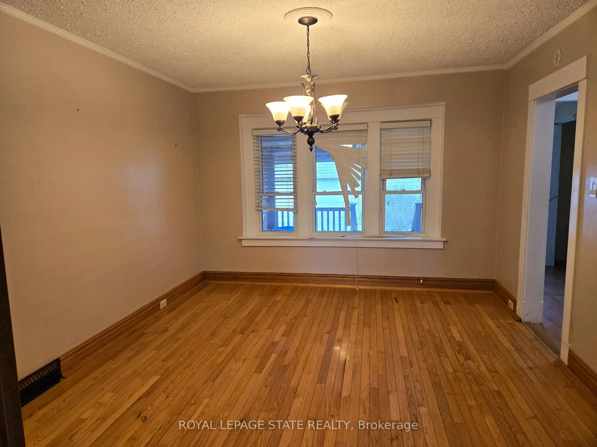 Photo 6 of 4 Haig Street, St. Catharines, Haig — HOMEH