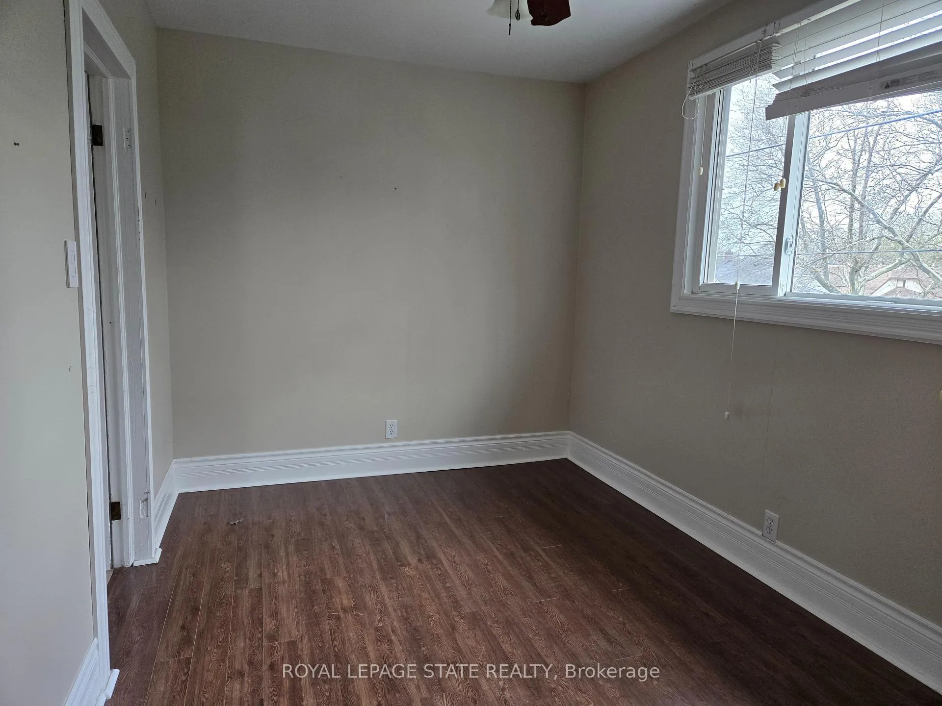 Photo 11 of 4 Haig Street, St. Catharines, Haig — HOMEH