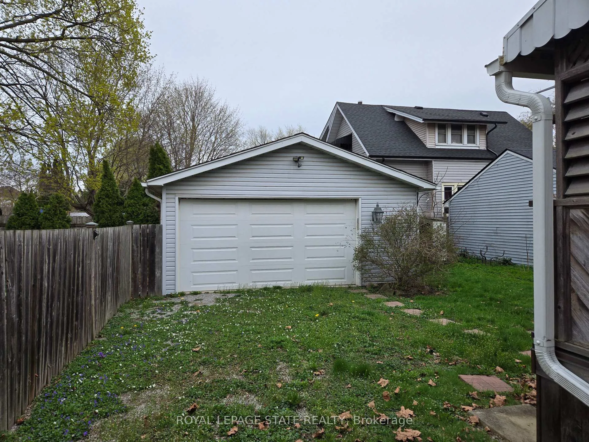 Photo 14 of 4 Haig Street, St. Catharines, Haig — HOMEH