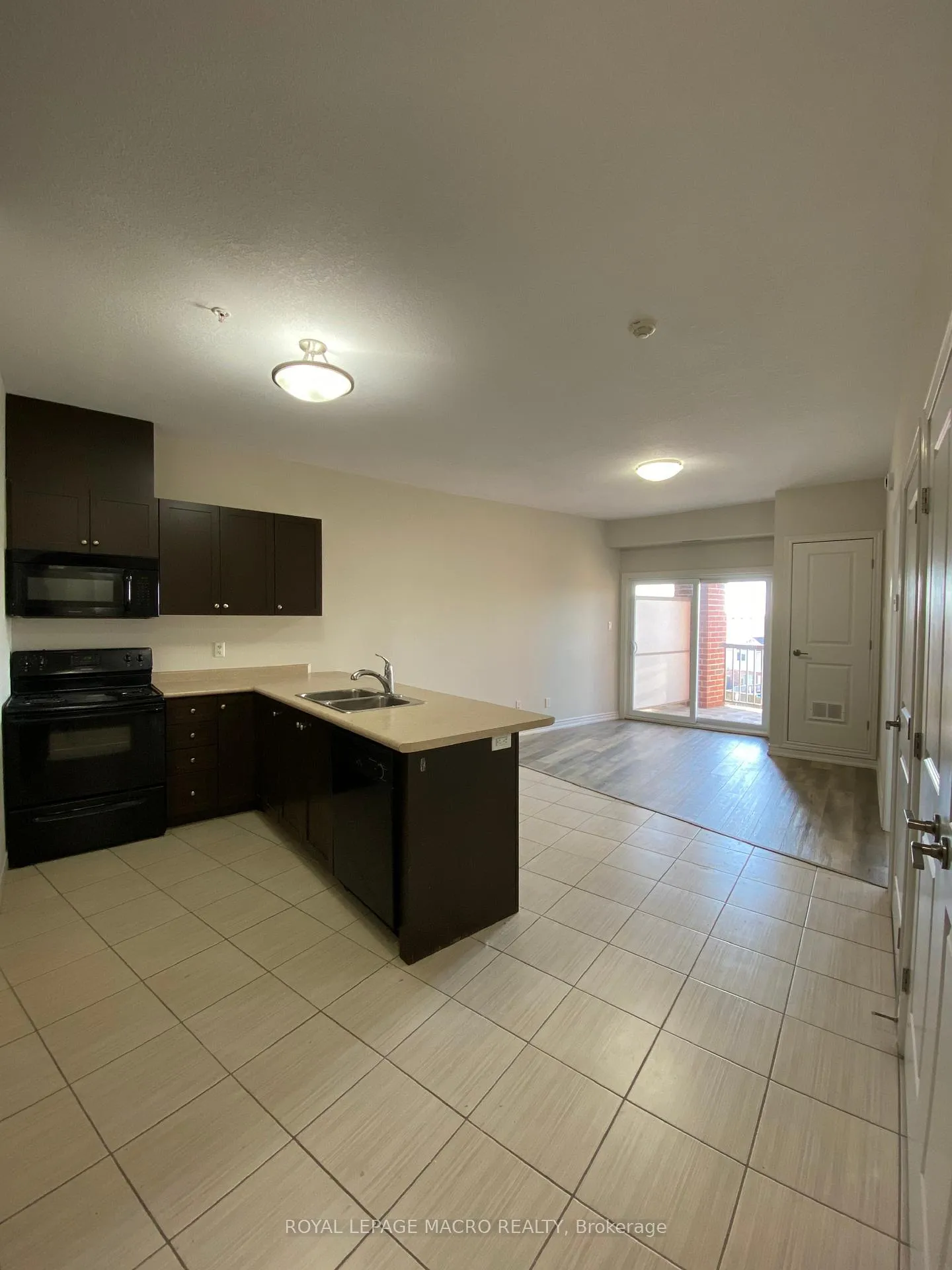 Photo 4 of Unit 304, 3200 Regional Road 56, Hamilton, Binbrook — HOMEH