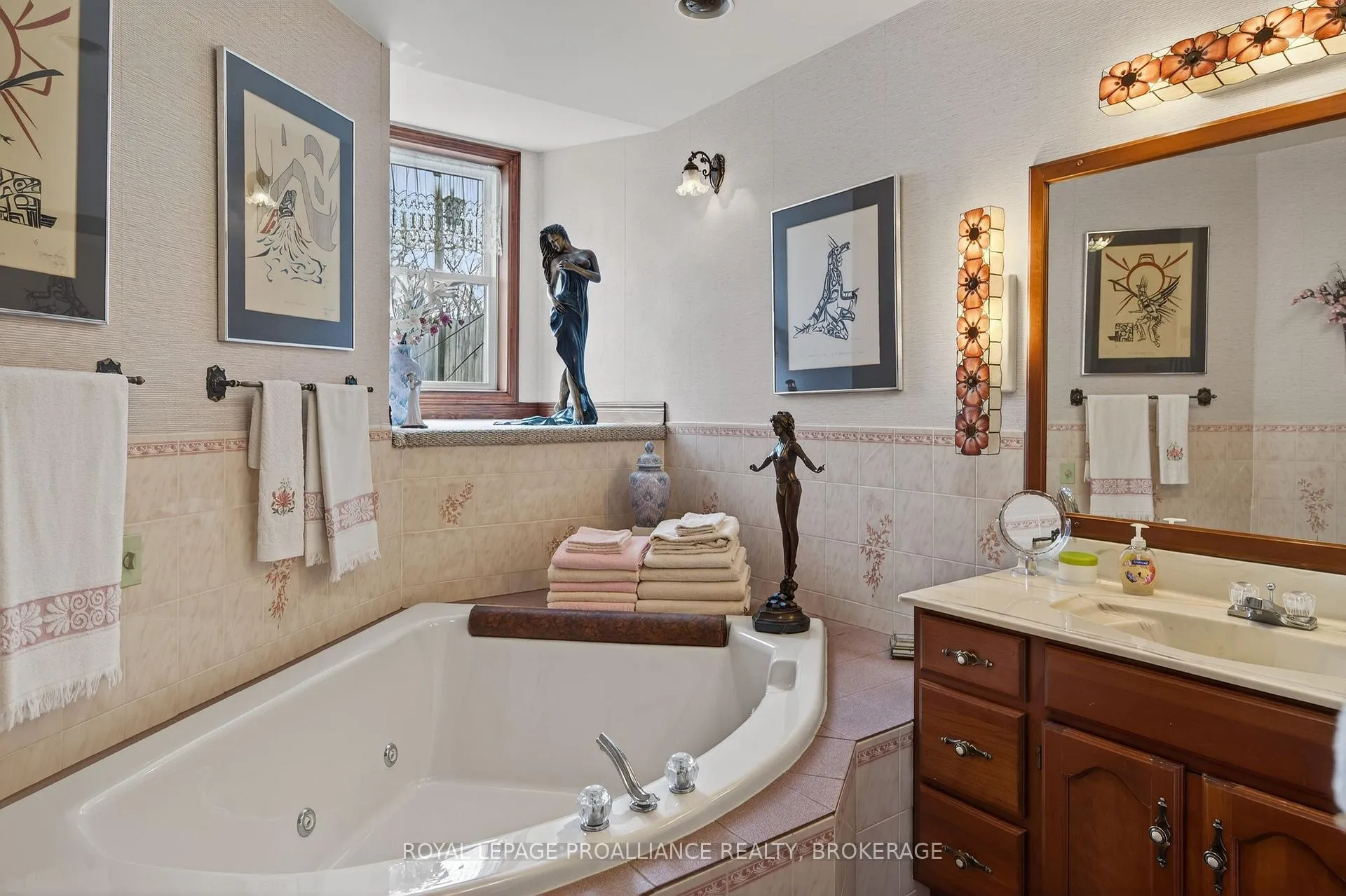 Photo 24 of 99 King Street E, Gananoque — HOMEH