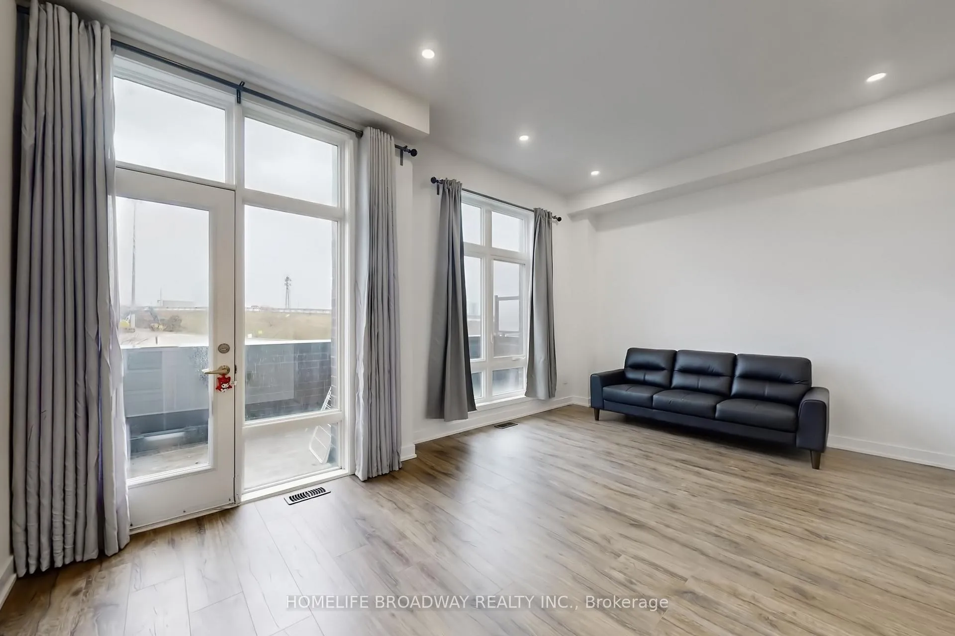 Photo 6 of 26 Carpaccio Avenue, Vaughan, Vellore Village — HOMEH
